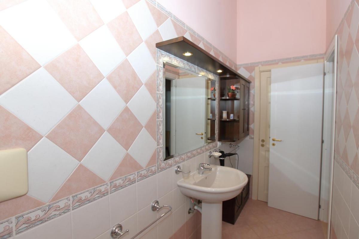 Quadruple Room with Private Bathroom photo 2