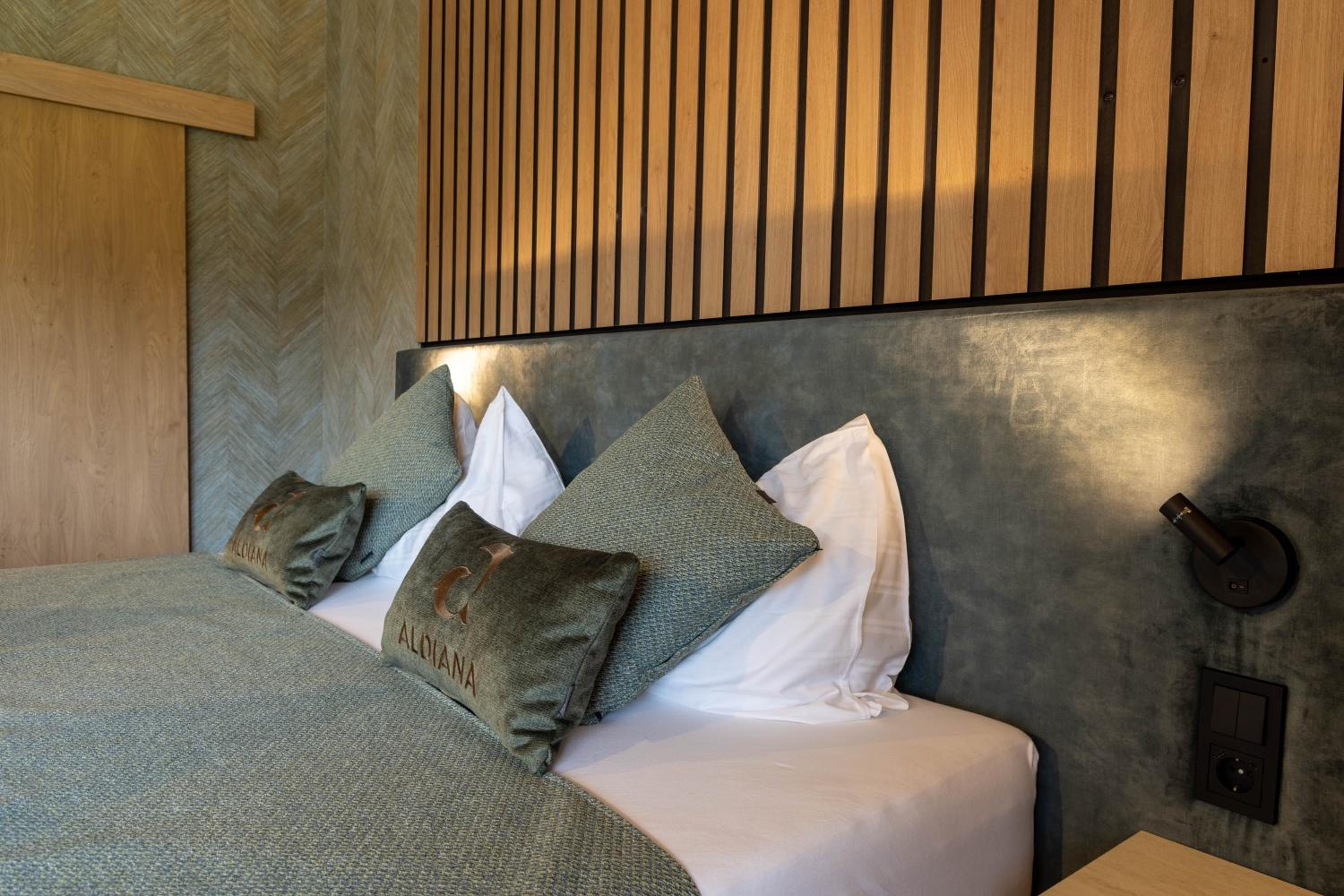 Junior Suite with Mountain View photo 2