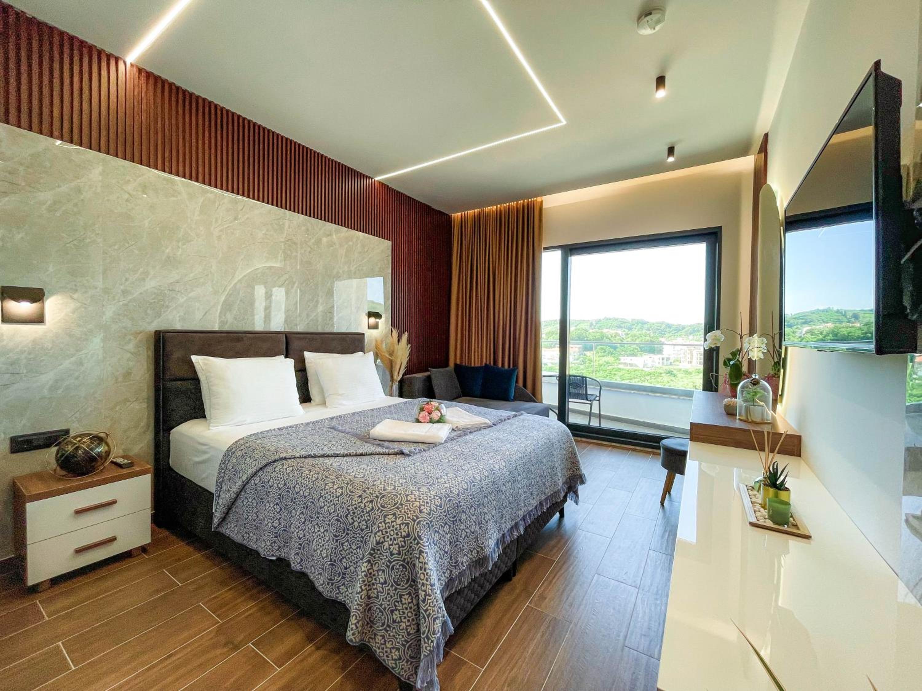 Deluxe Double Room With Extra Bed