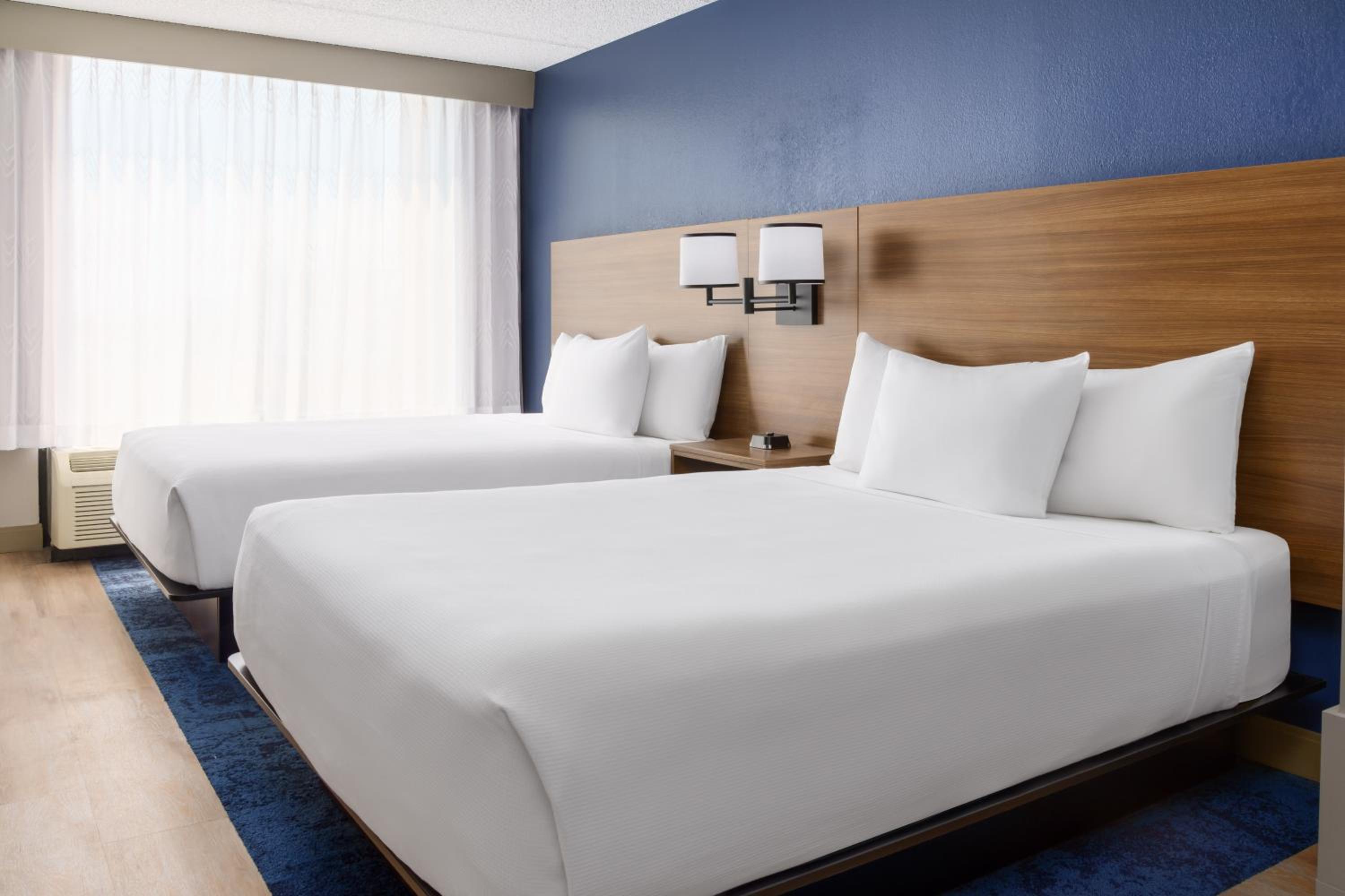 Queen Room with Two Queen Beds with Sofa Bed and Tub