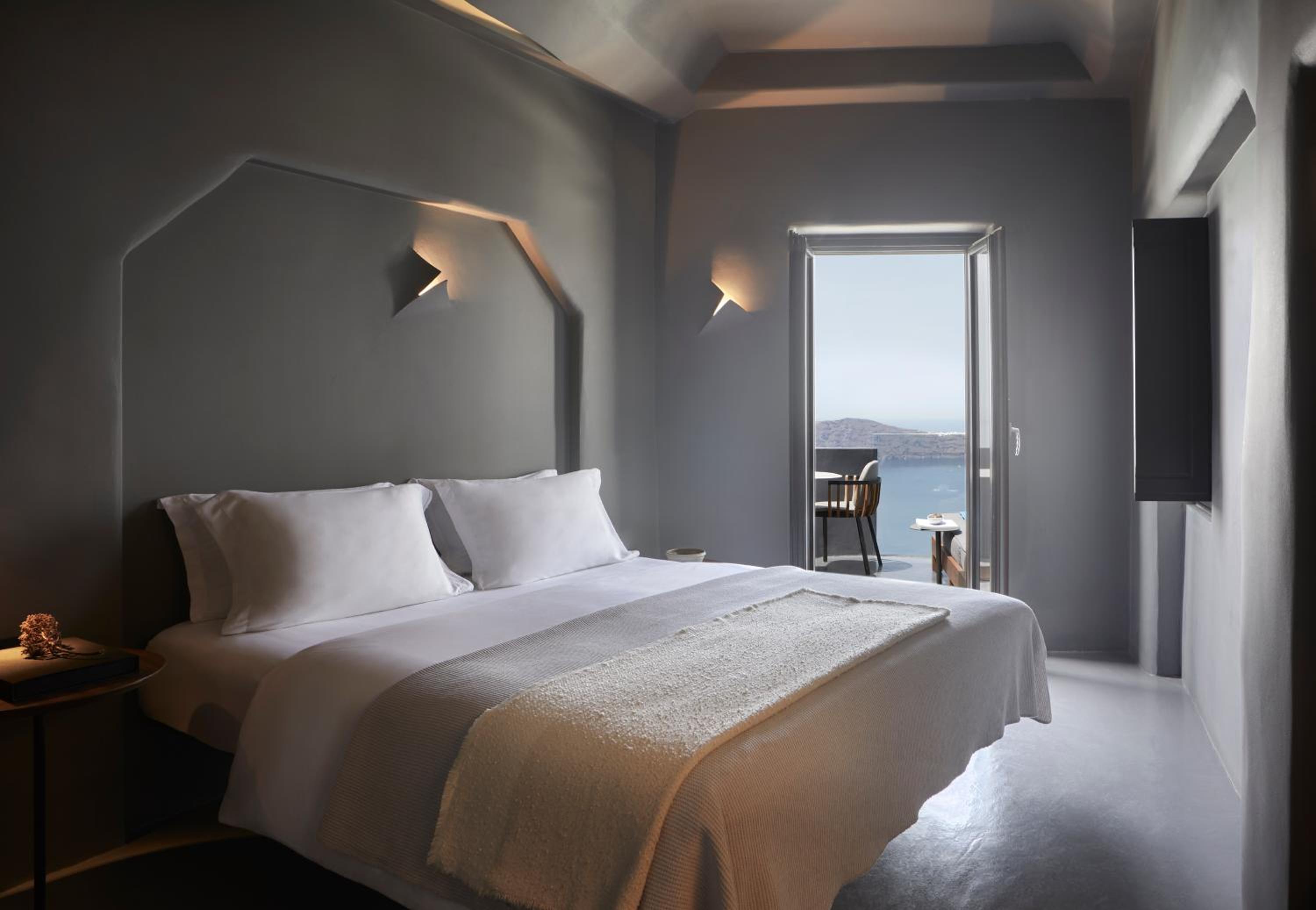 Honeymoon Suite Sunset View with Outdoor Hot Tub & Indoor Plunge Pool - Photo 4