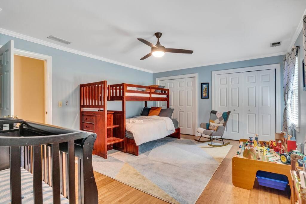 Three-Bedroom House photo 3