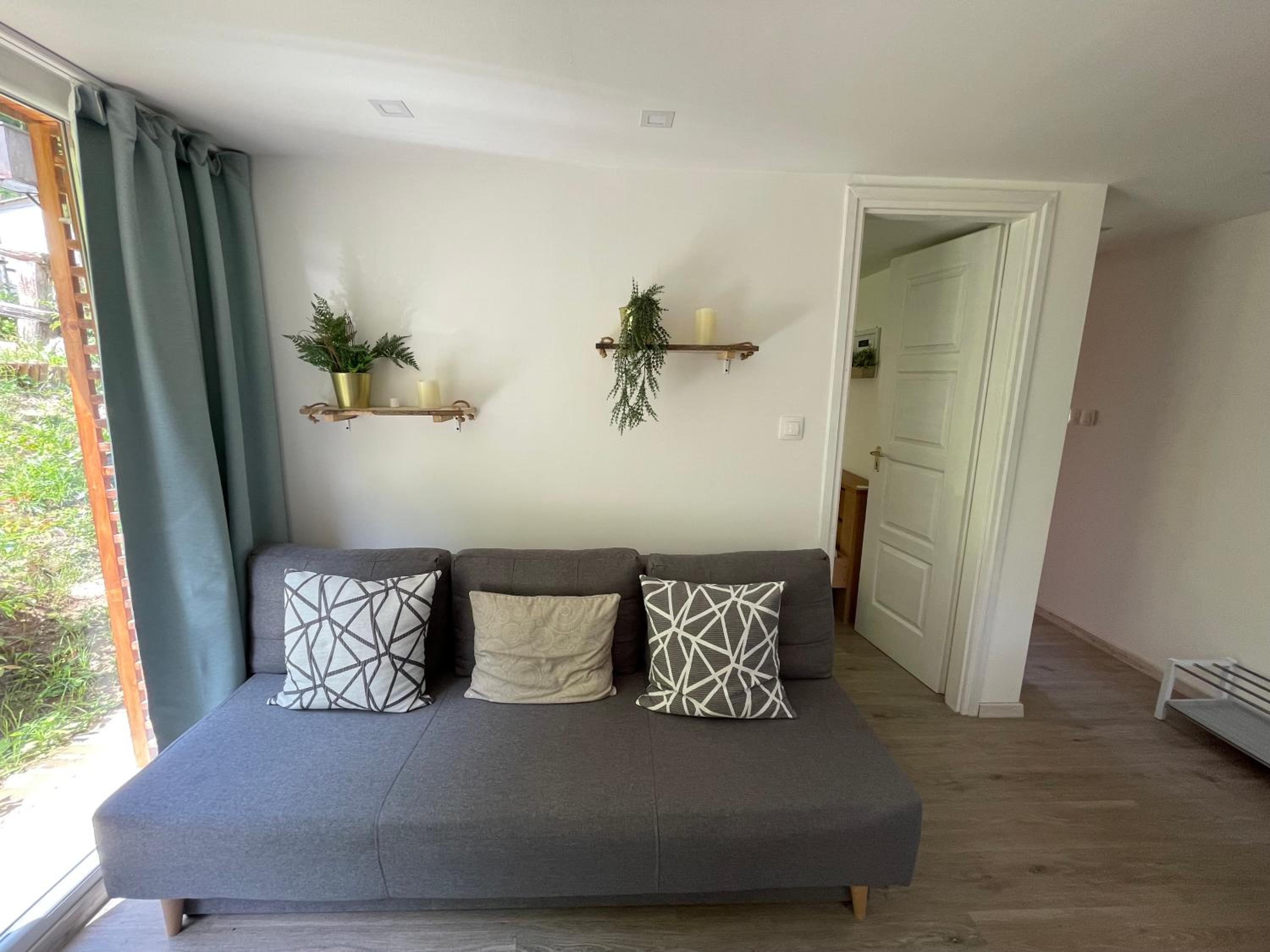 One-Bedroom House photo 1