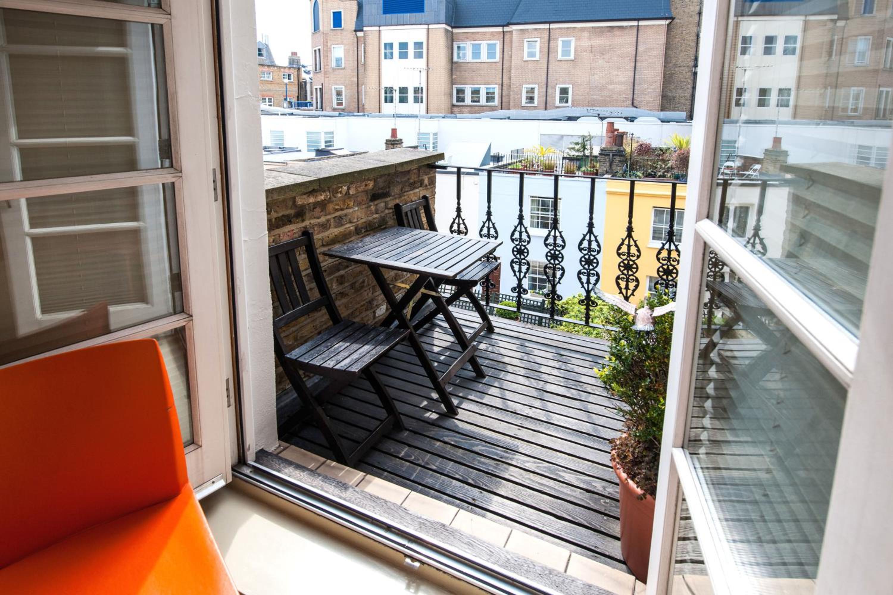 Deluxe Double Room with Balcony photo 2