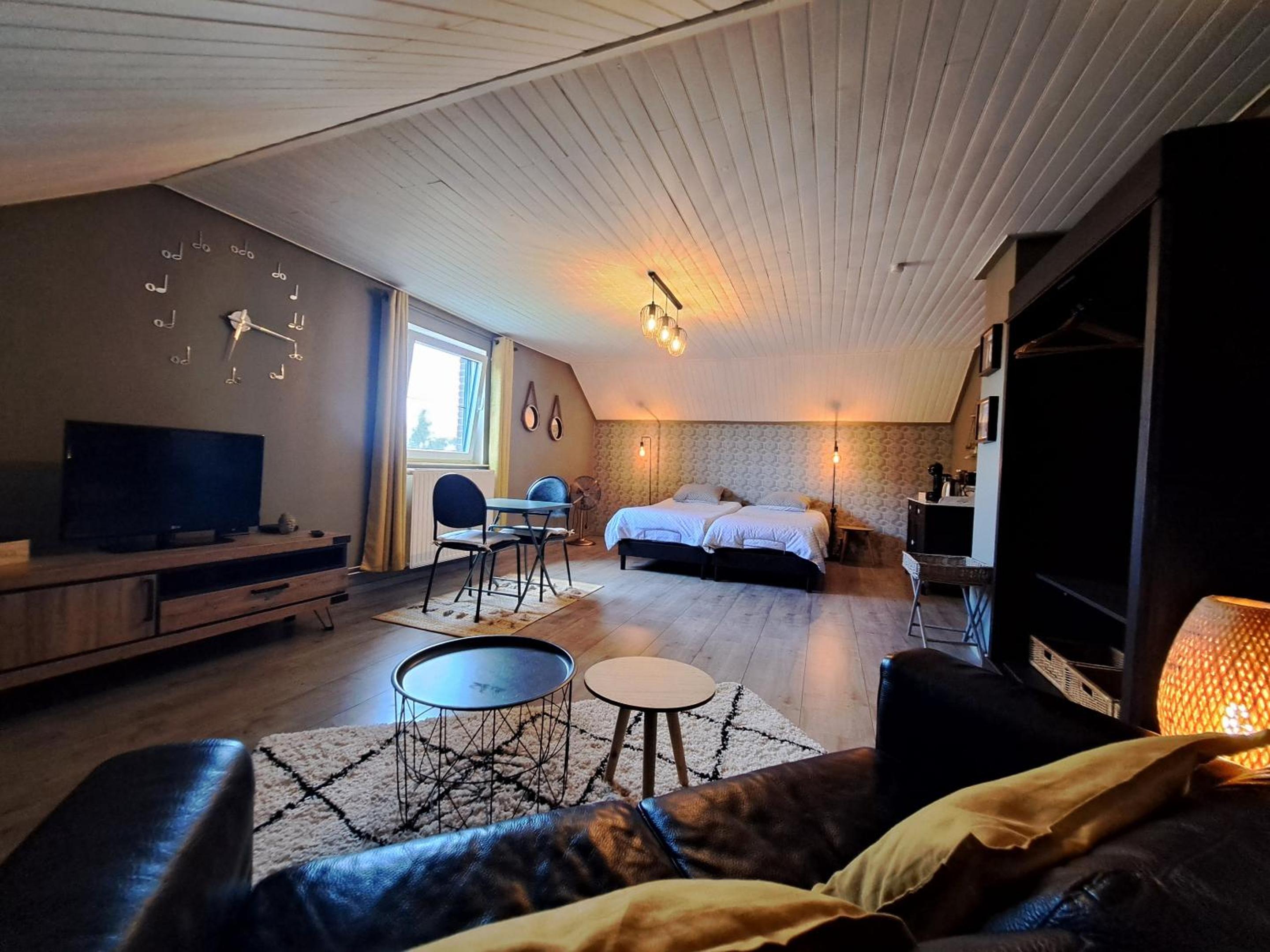 One-Bedroom Suite photo 3