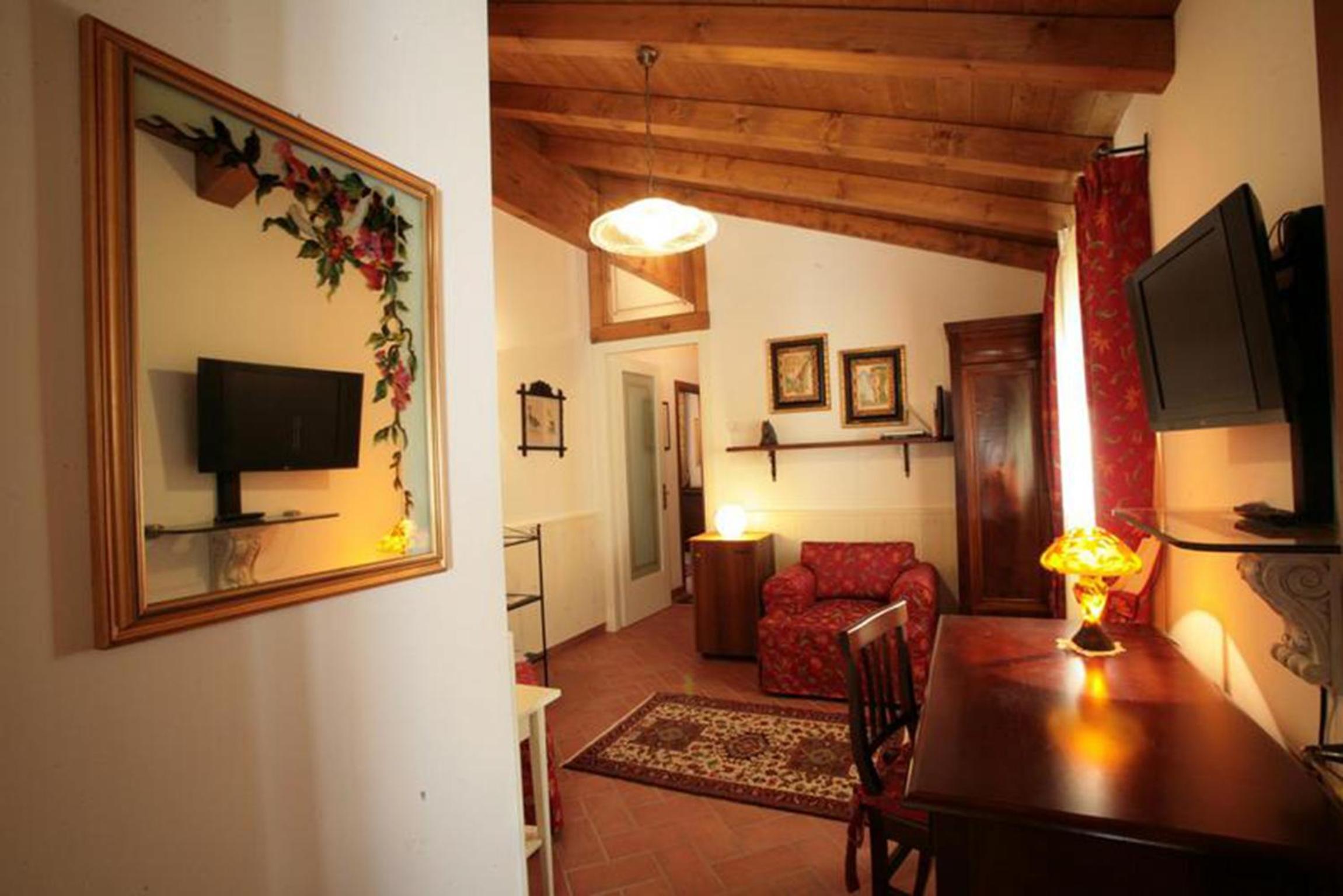 Suite - Photo 6