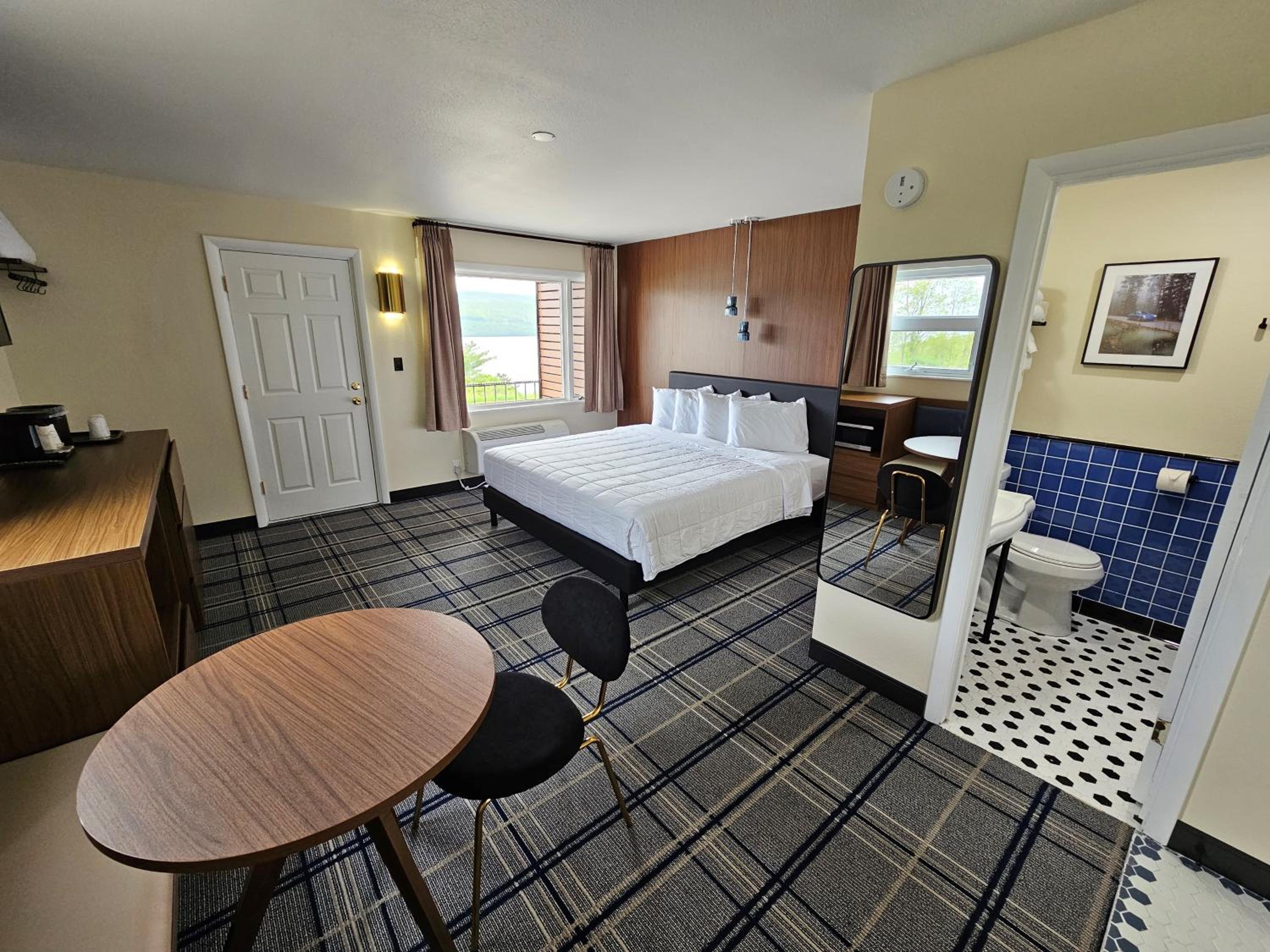 King Room with Lake View photo 2