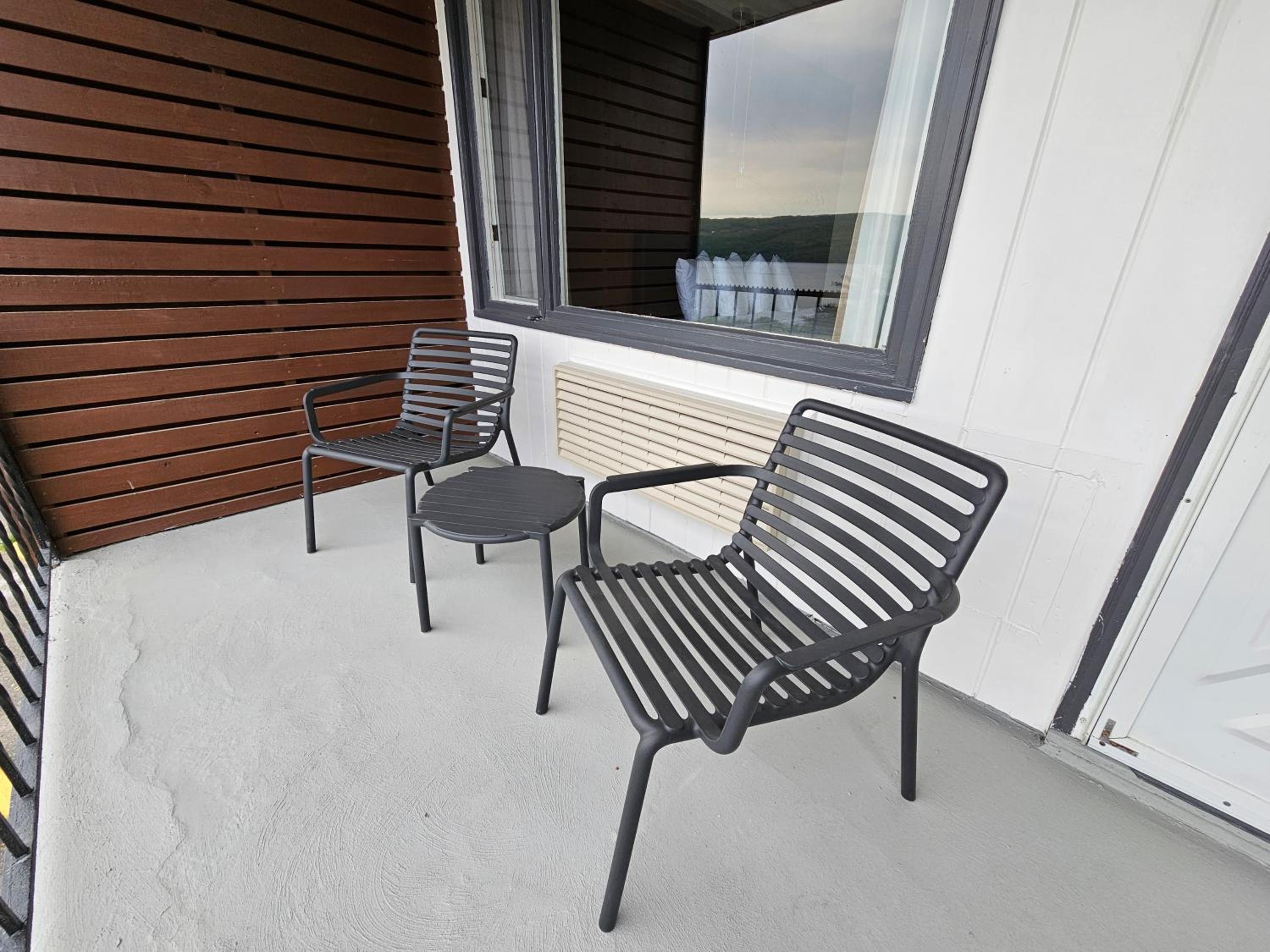 Double Queen Room with Lake View photo 3