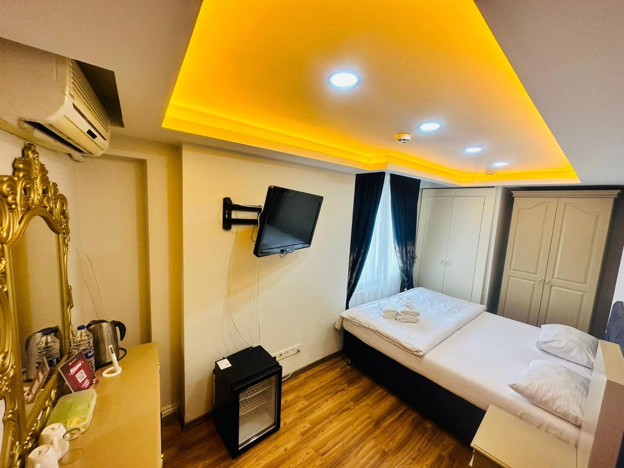 Small Double Room photo 2