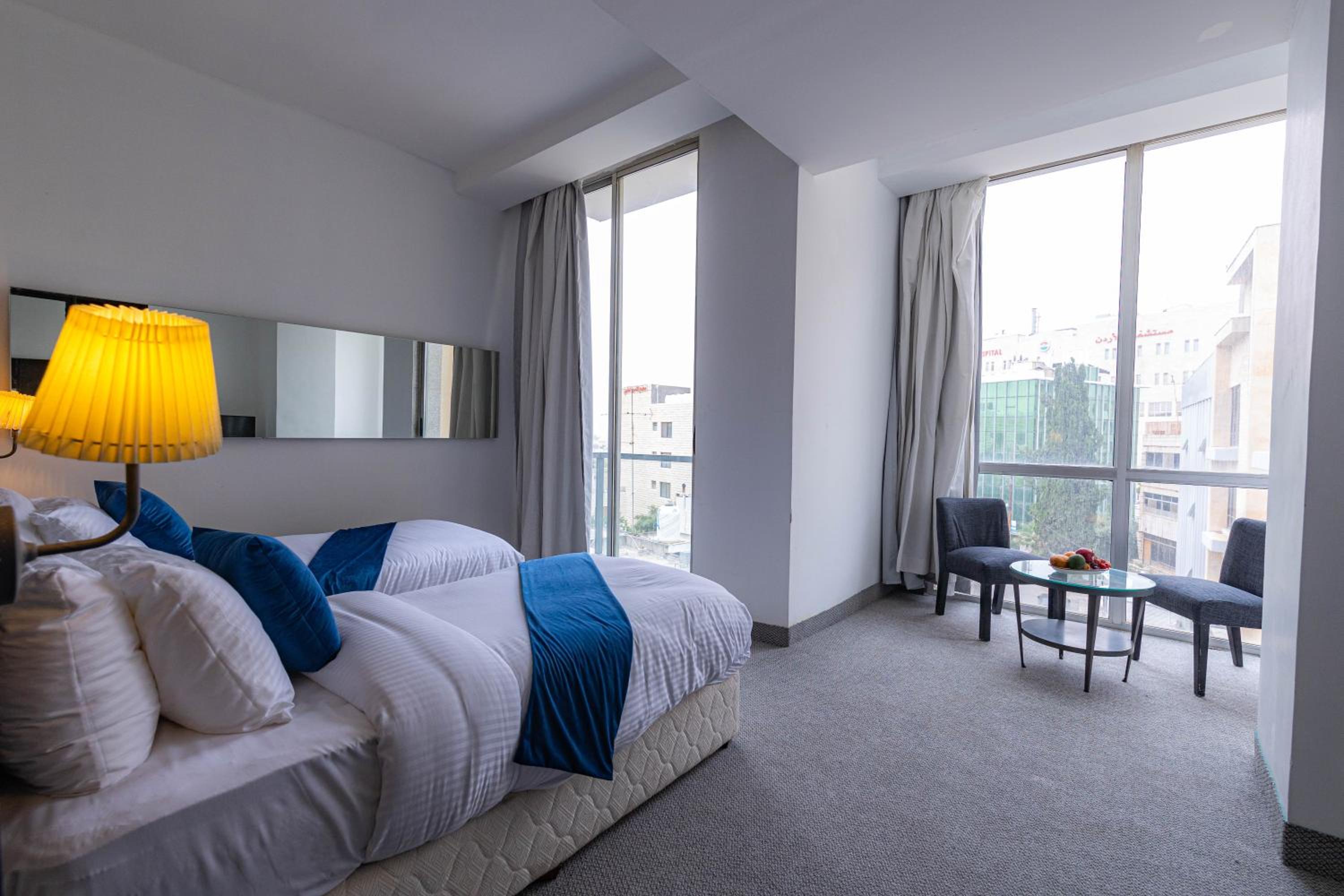 Twin Room with Balcony - Photo 4