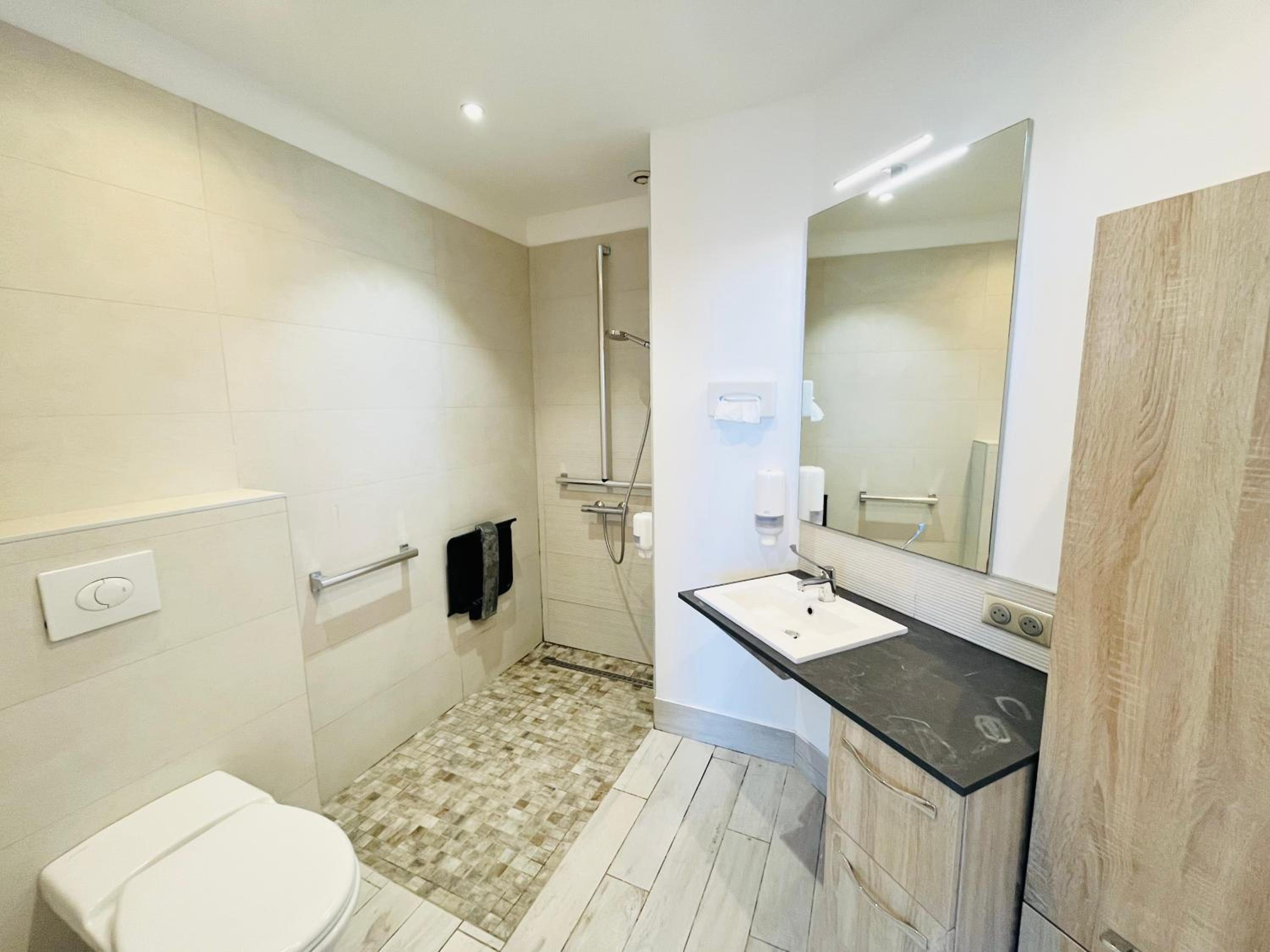 Double Room - Disability Access - Photo 5