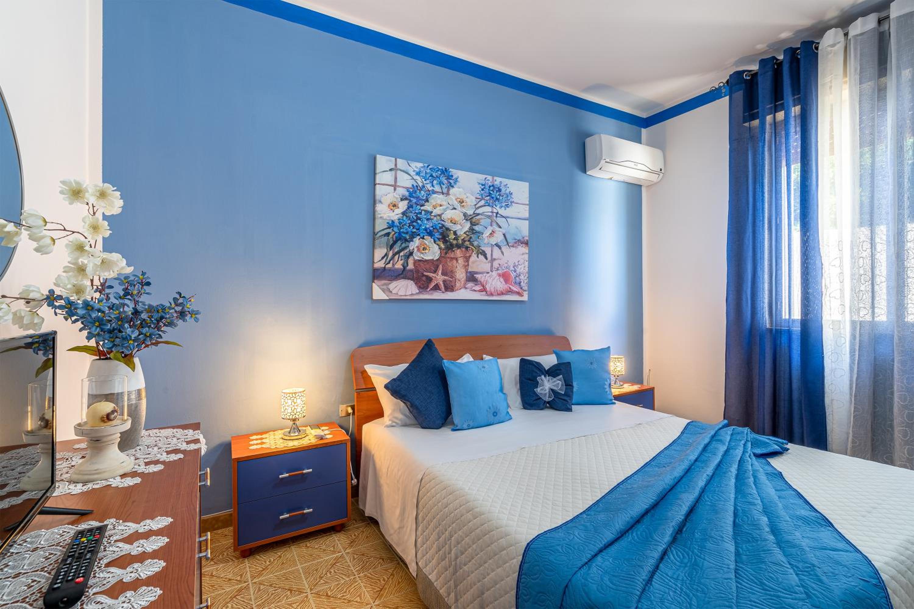 Two-Bedroom Deluxe Apartment with Garden View
