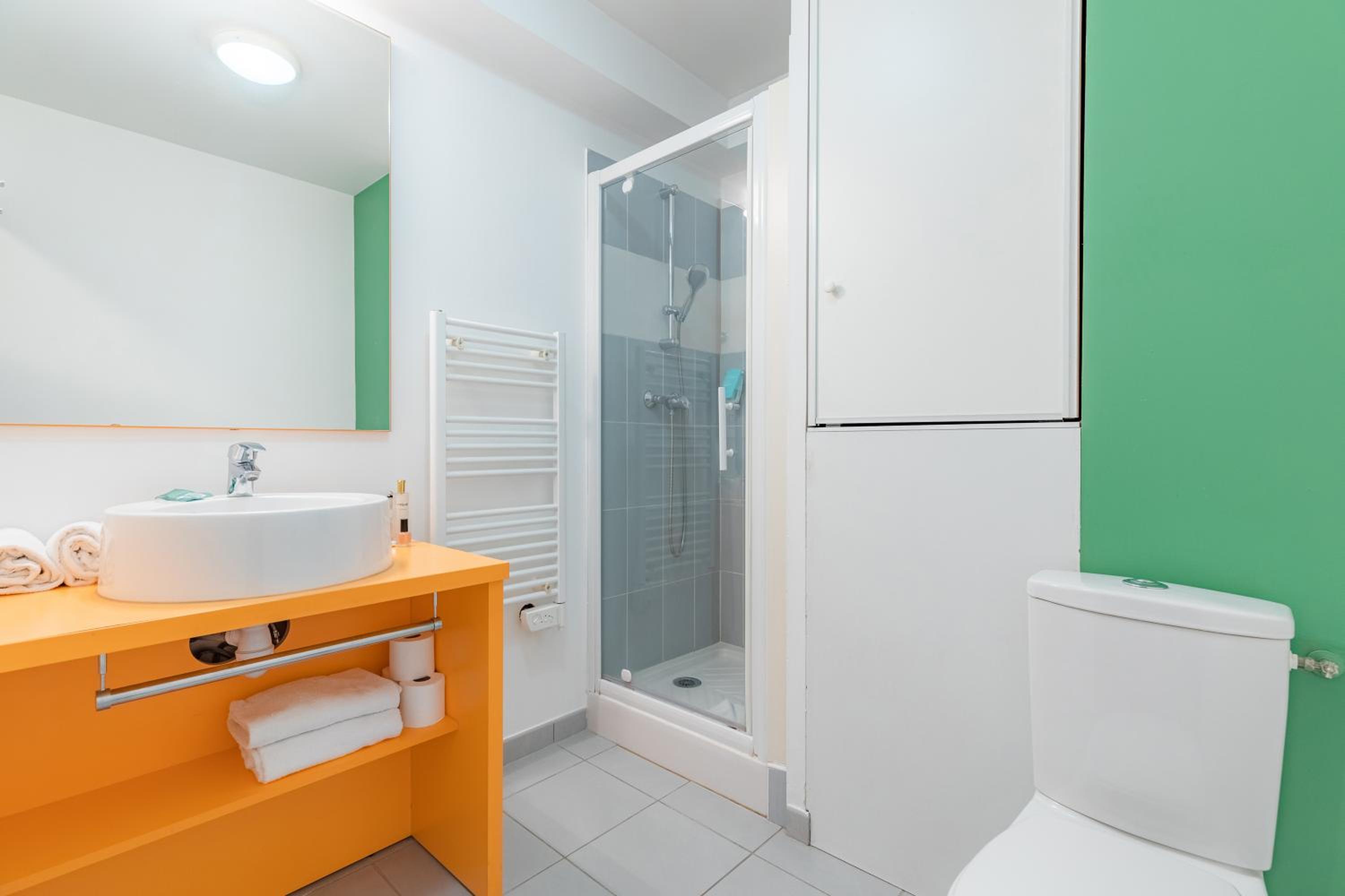 One Bedroom Apartment - Photo 2