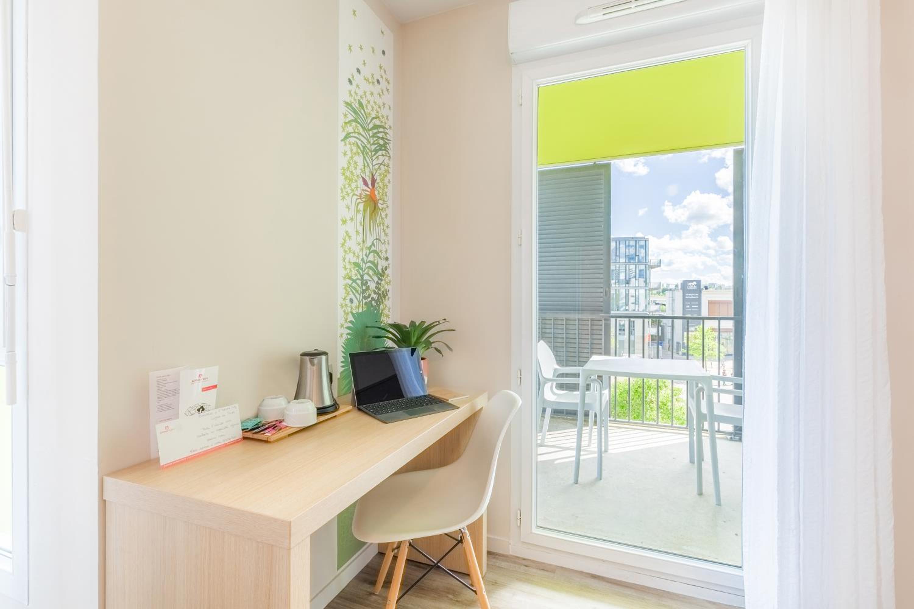 Apartment with Terrace - Photo 2