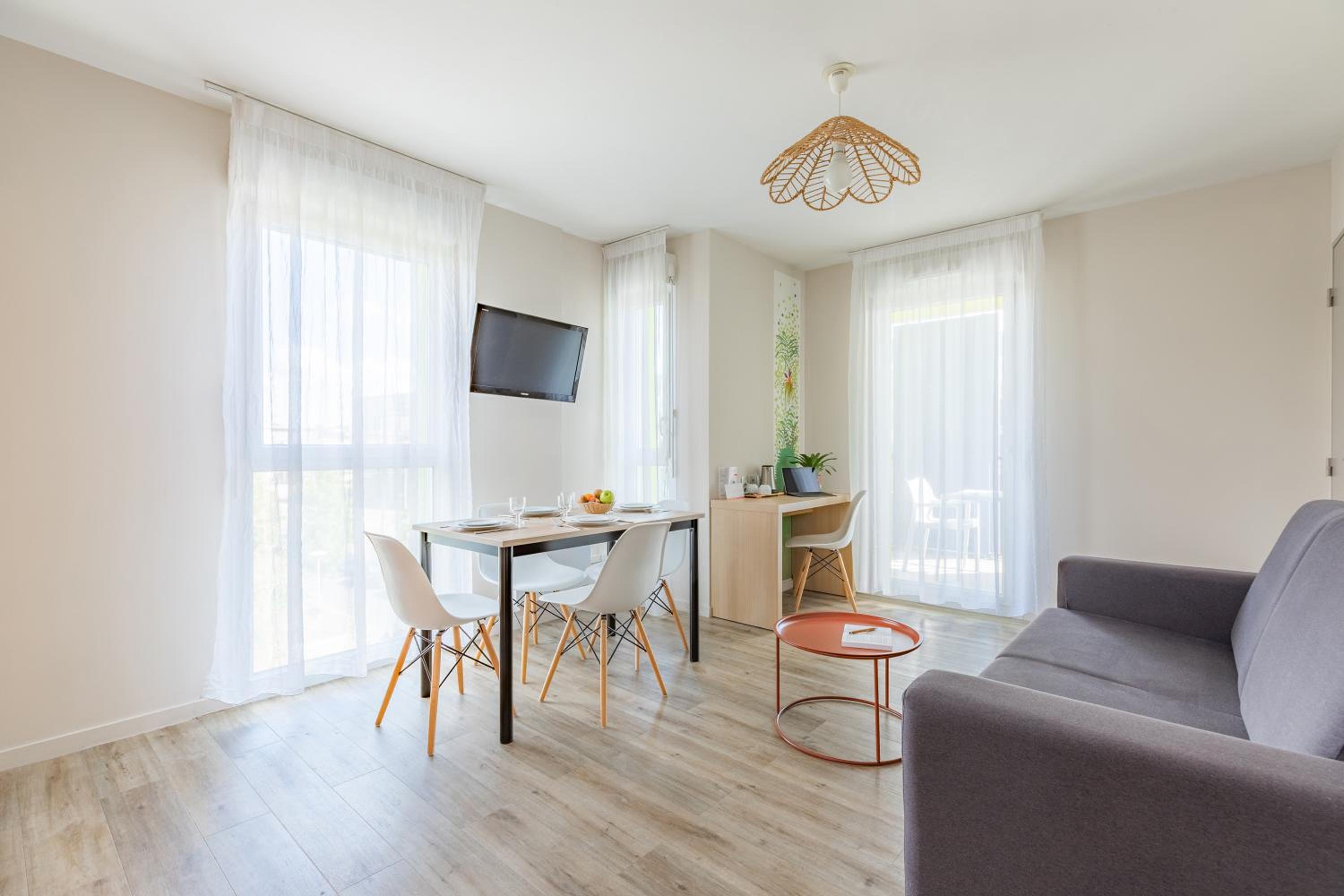 One Bedroom Apartment - Photo 4