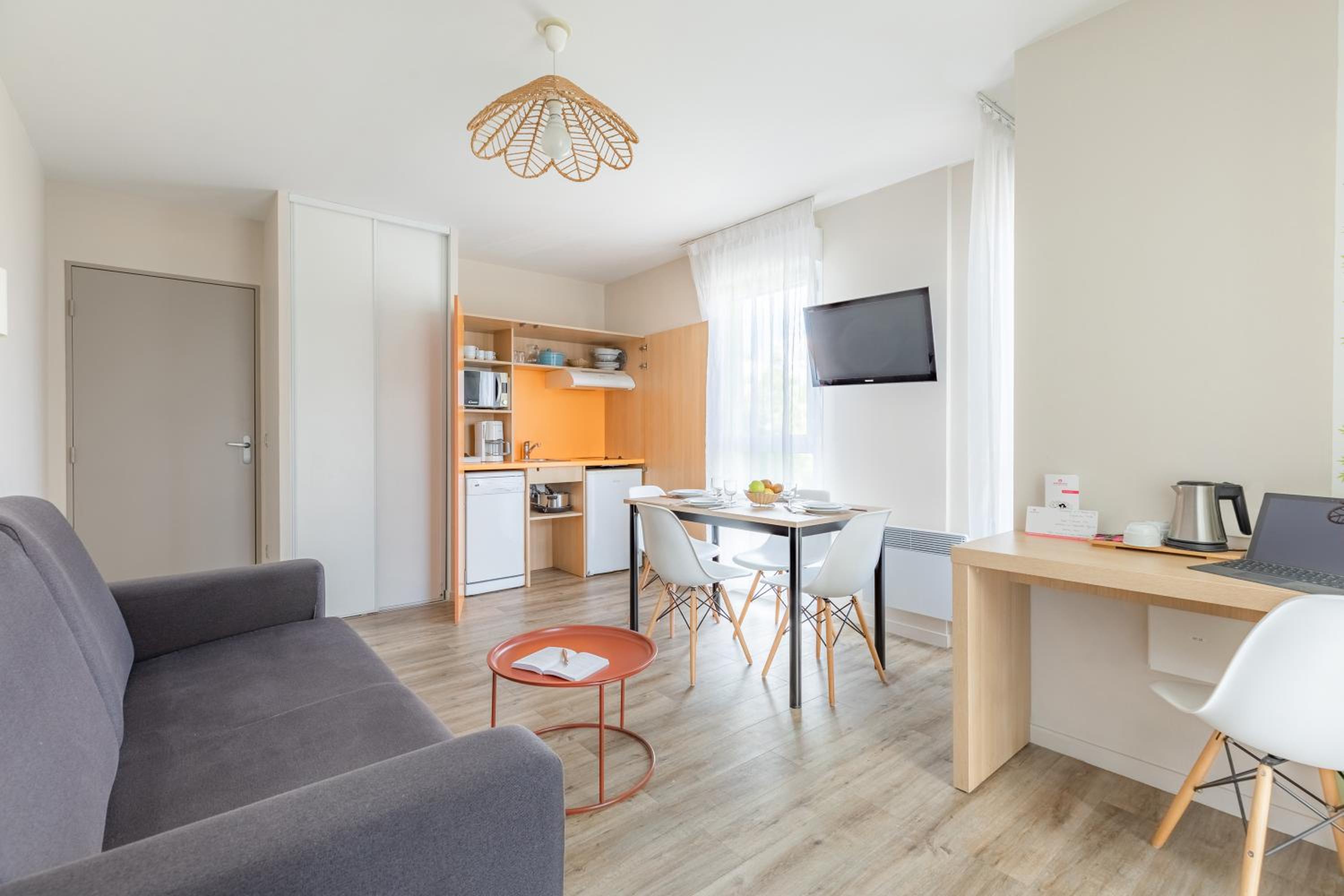 One Bedroom Apartment - Photo 5