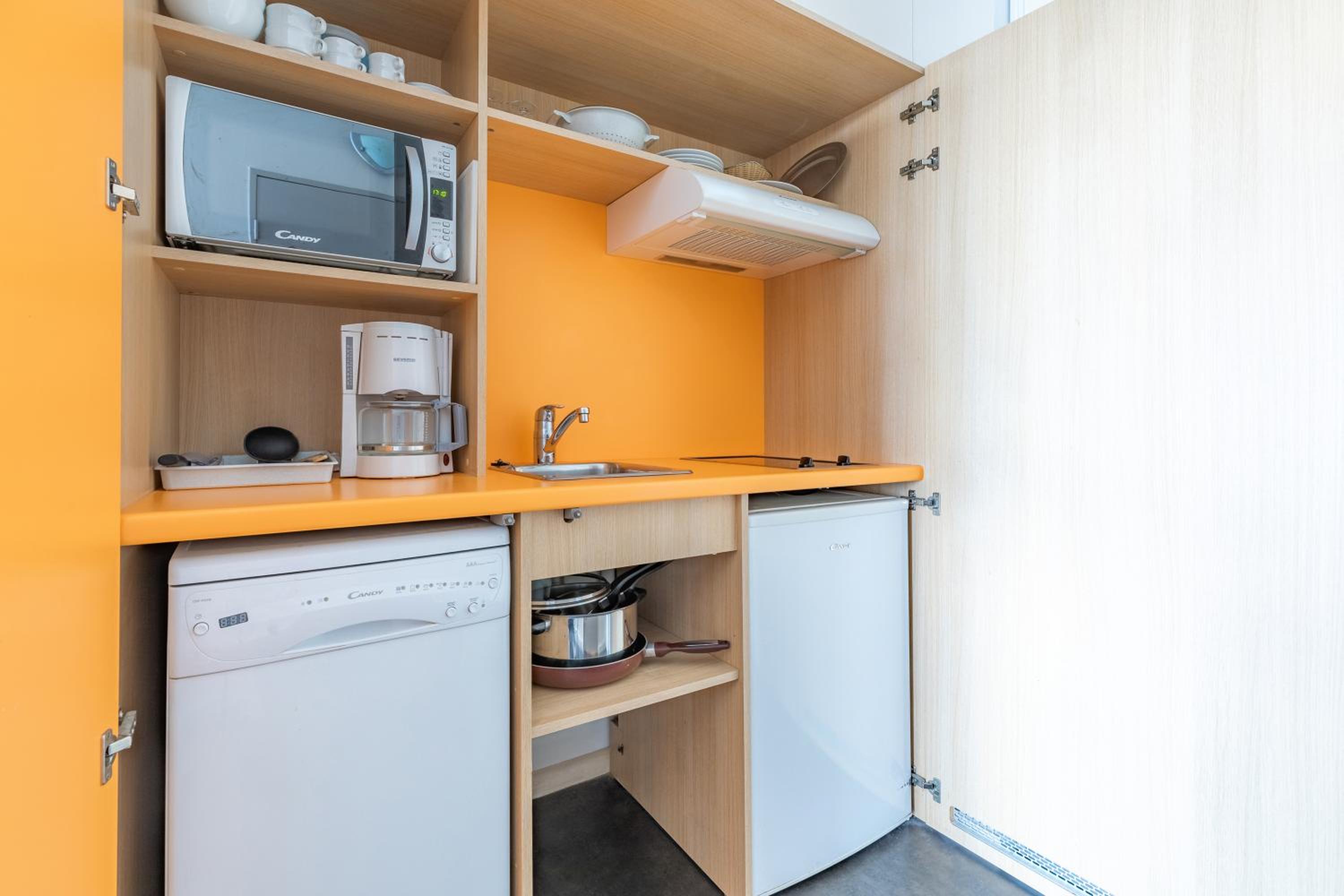 One Bedroom Apartment - Photo 3