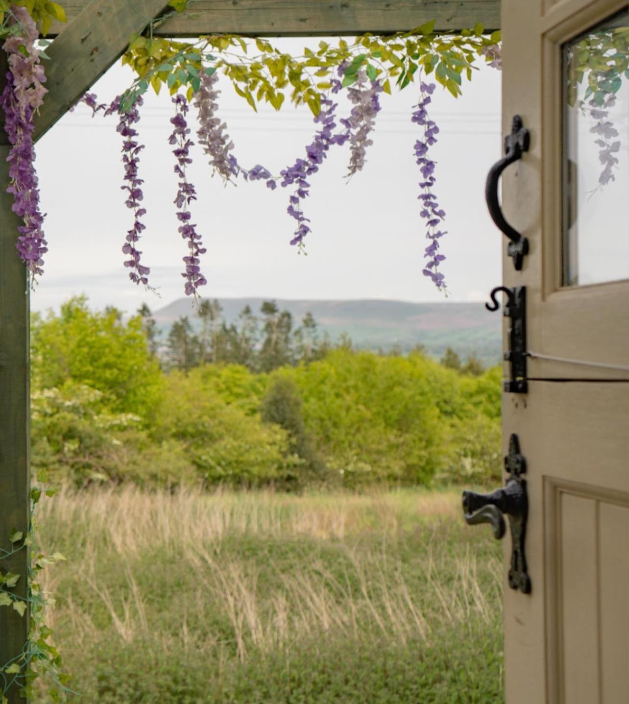 Bluebell Shepherds Hut - Photo 12