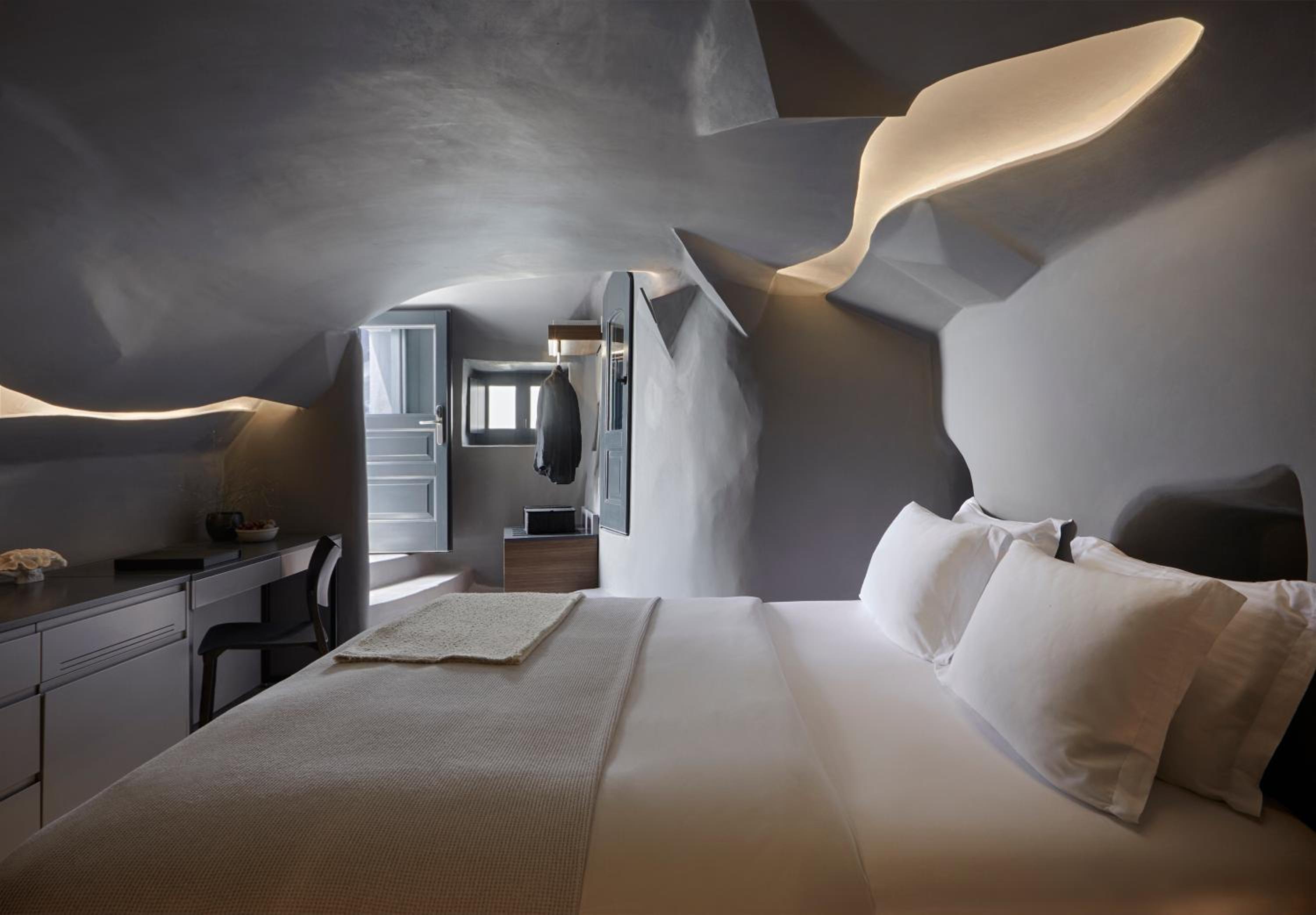Junior Suite Sunset View with Heated Cave Pool - Photo 1