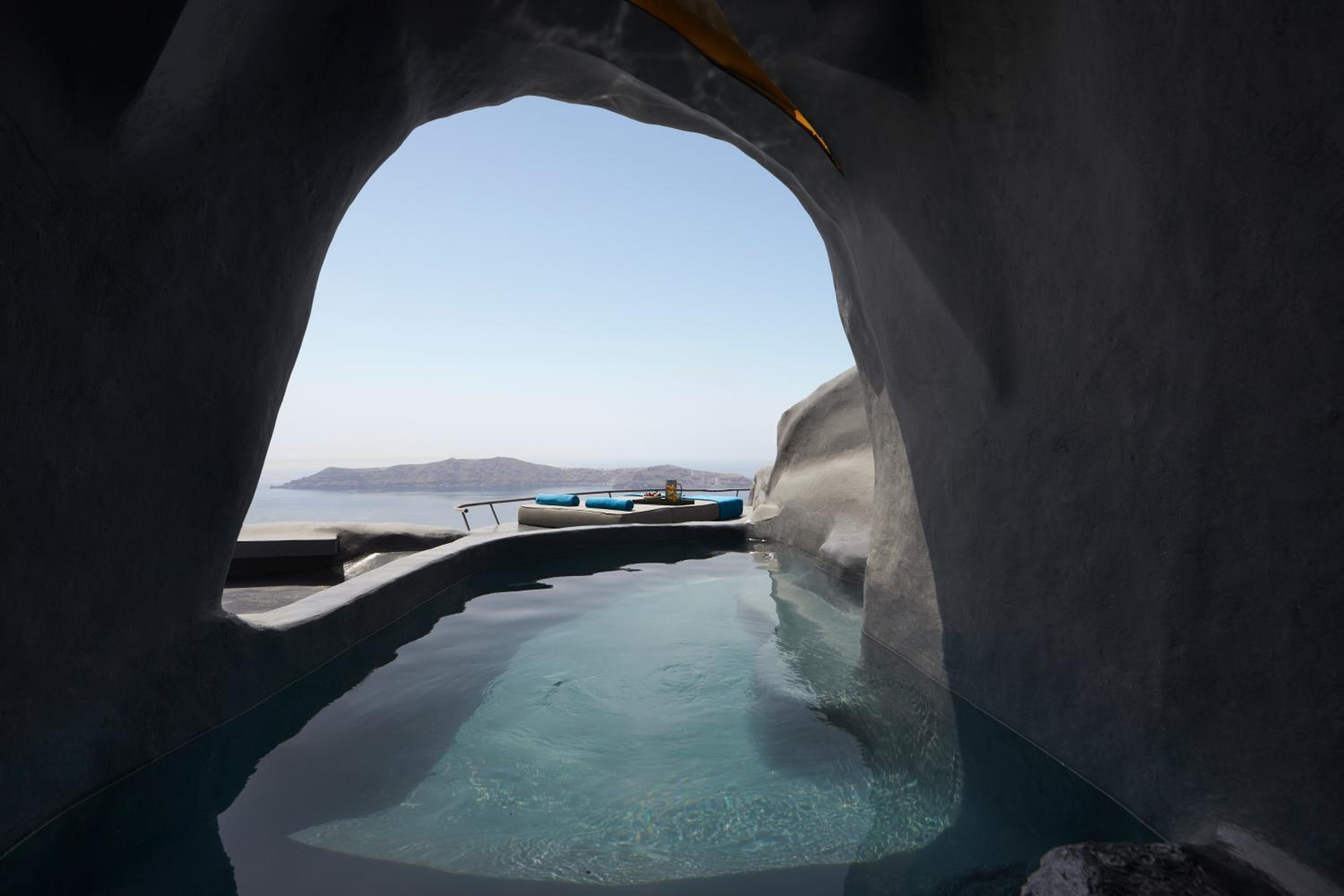 Junior Suite Sunset View with Heated Cave Pool - Photo 8