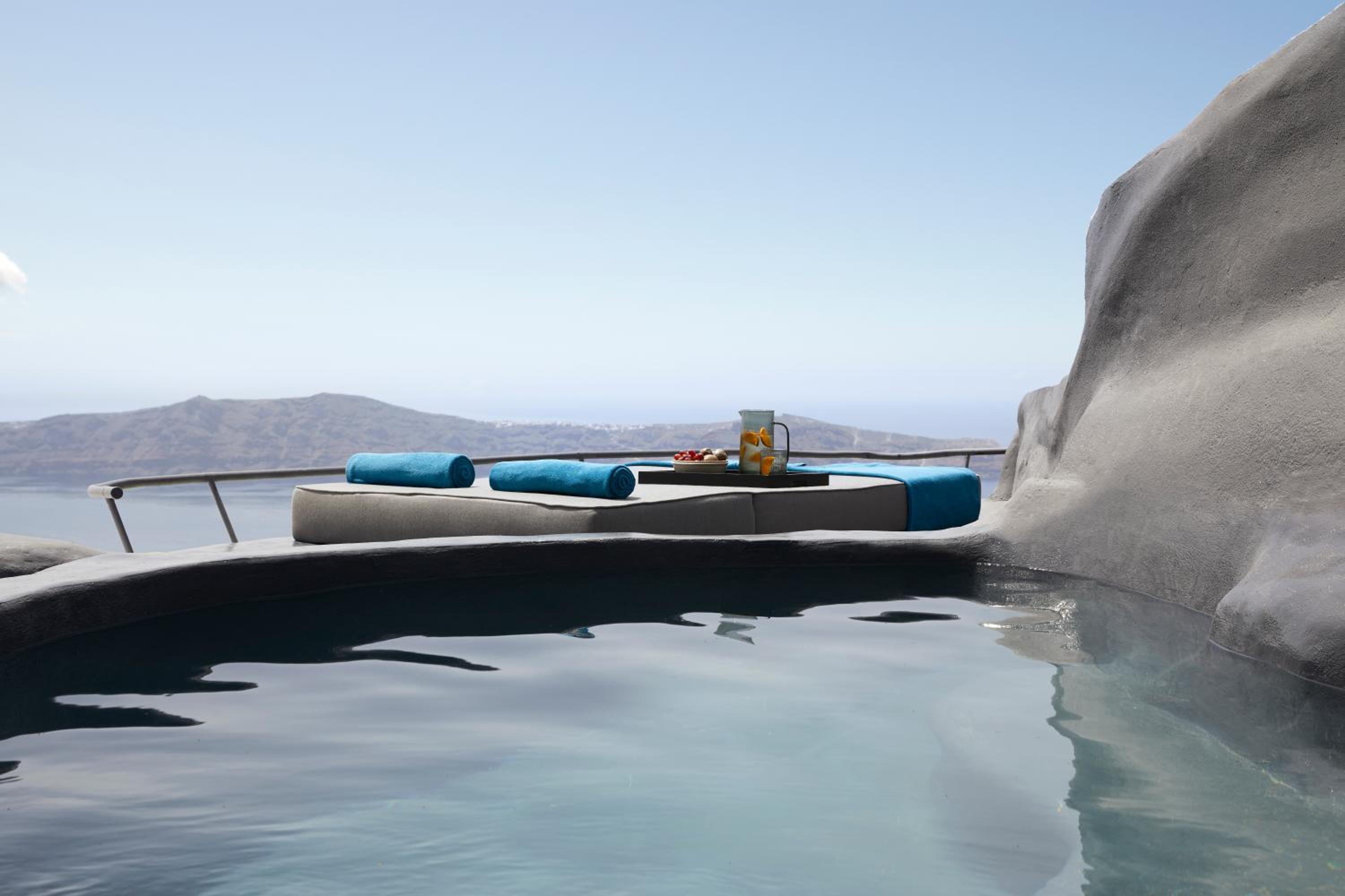 Junior Suite Sunset View with Heated Cave Pool - Photo 6