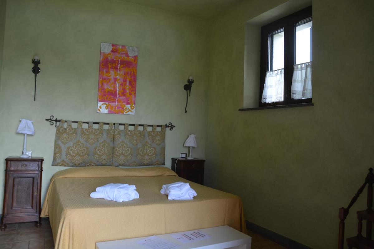 King Room with Roll-In Shower - Disability Access photo 2