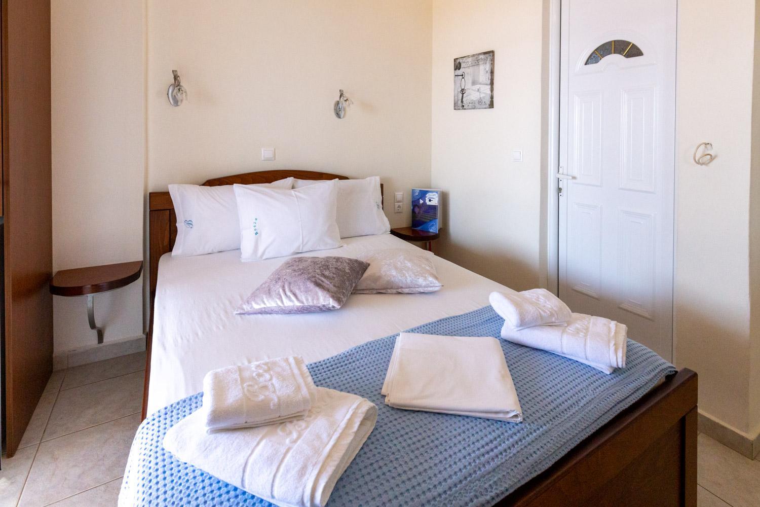 Small Double Room - Photo 1