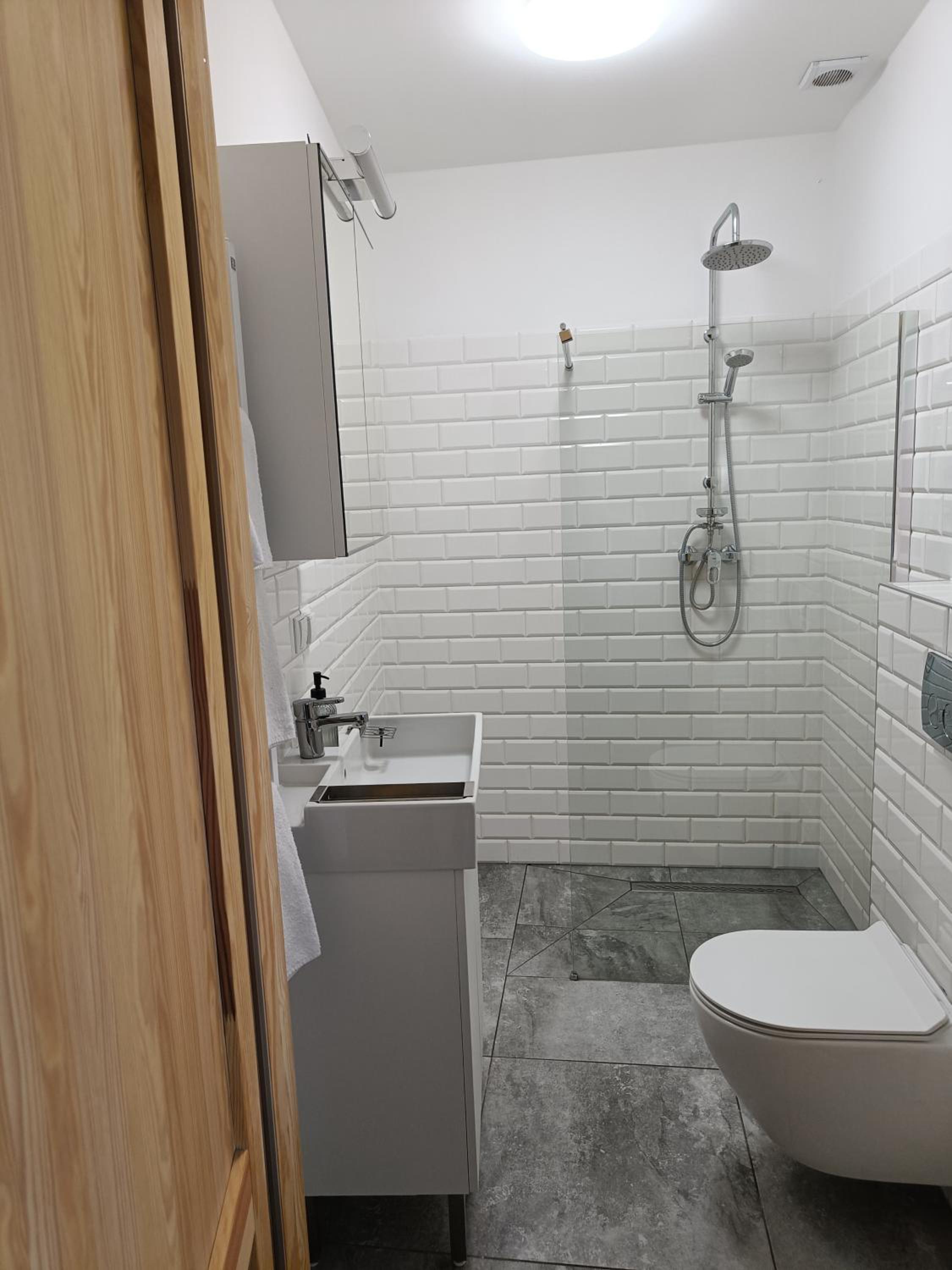 One-Bedroom Apartment - Photo 2