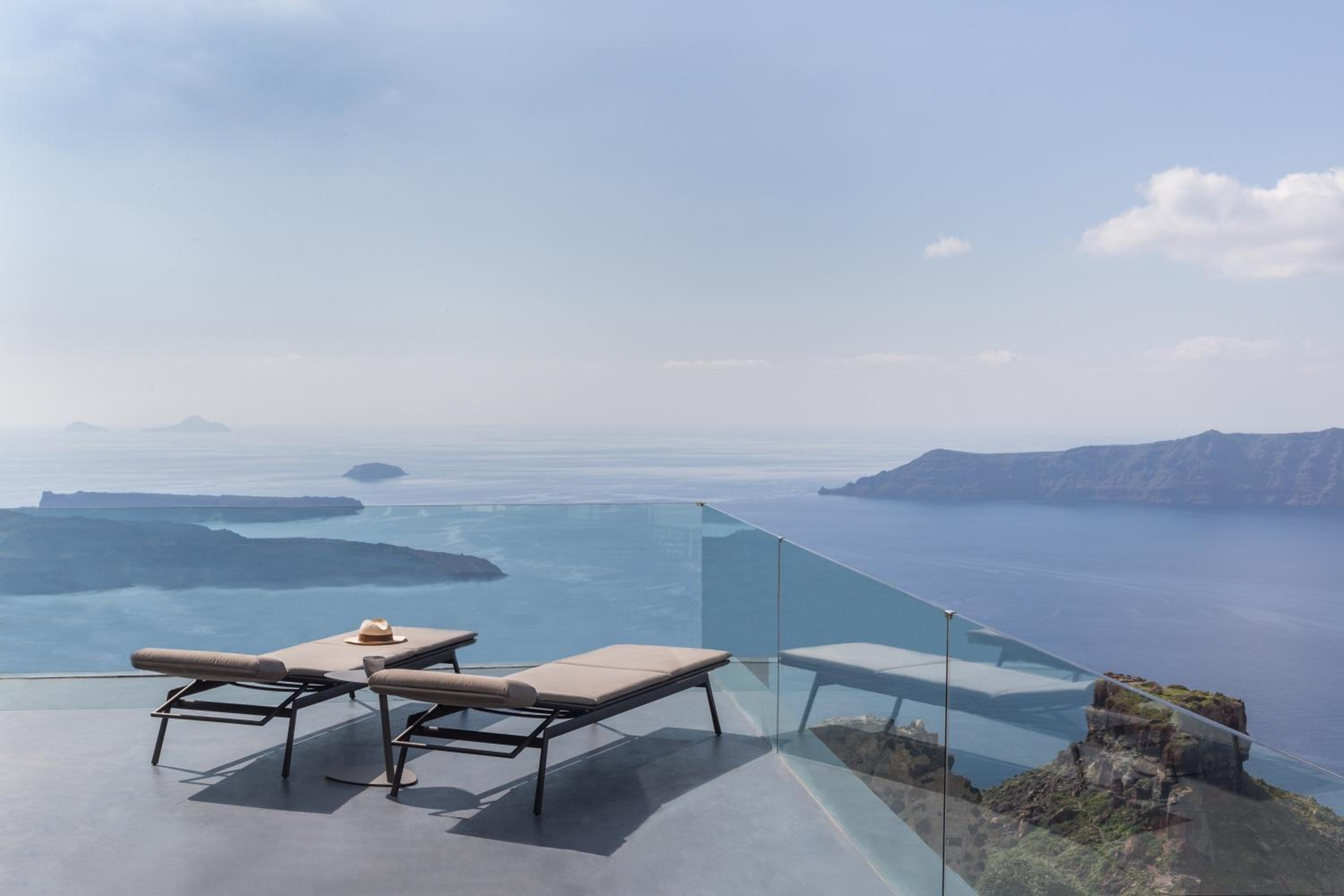 Solar Two Bedroom Villa with Sunset View and Outdoor Jetted Pool photo 3