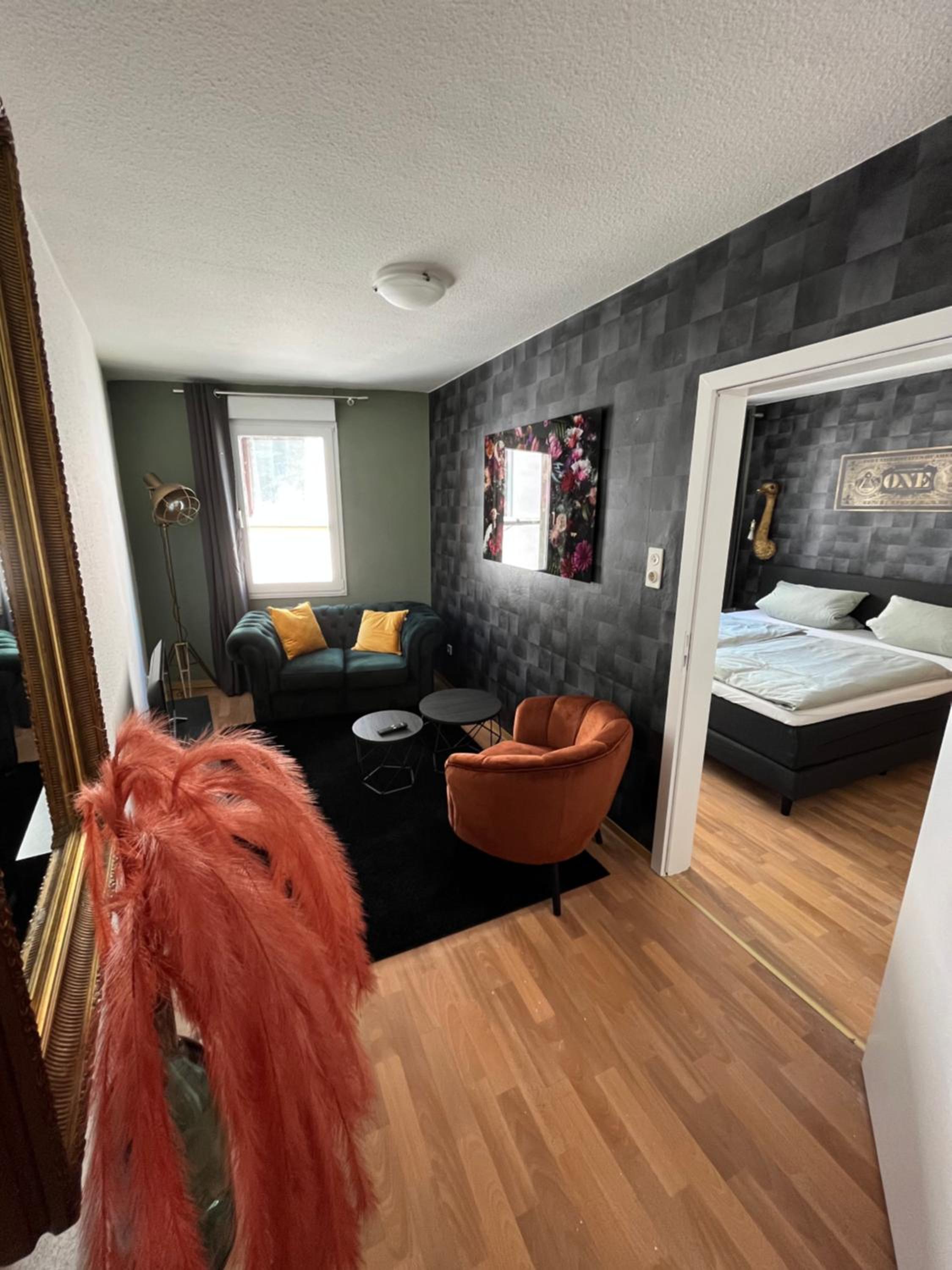 One-Bedroom Apartment photo 1