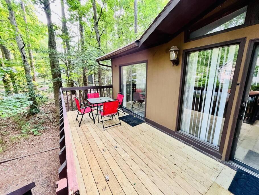 Three-Bedroom House photo 3