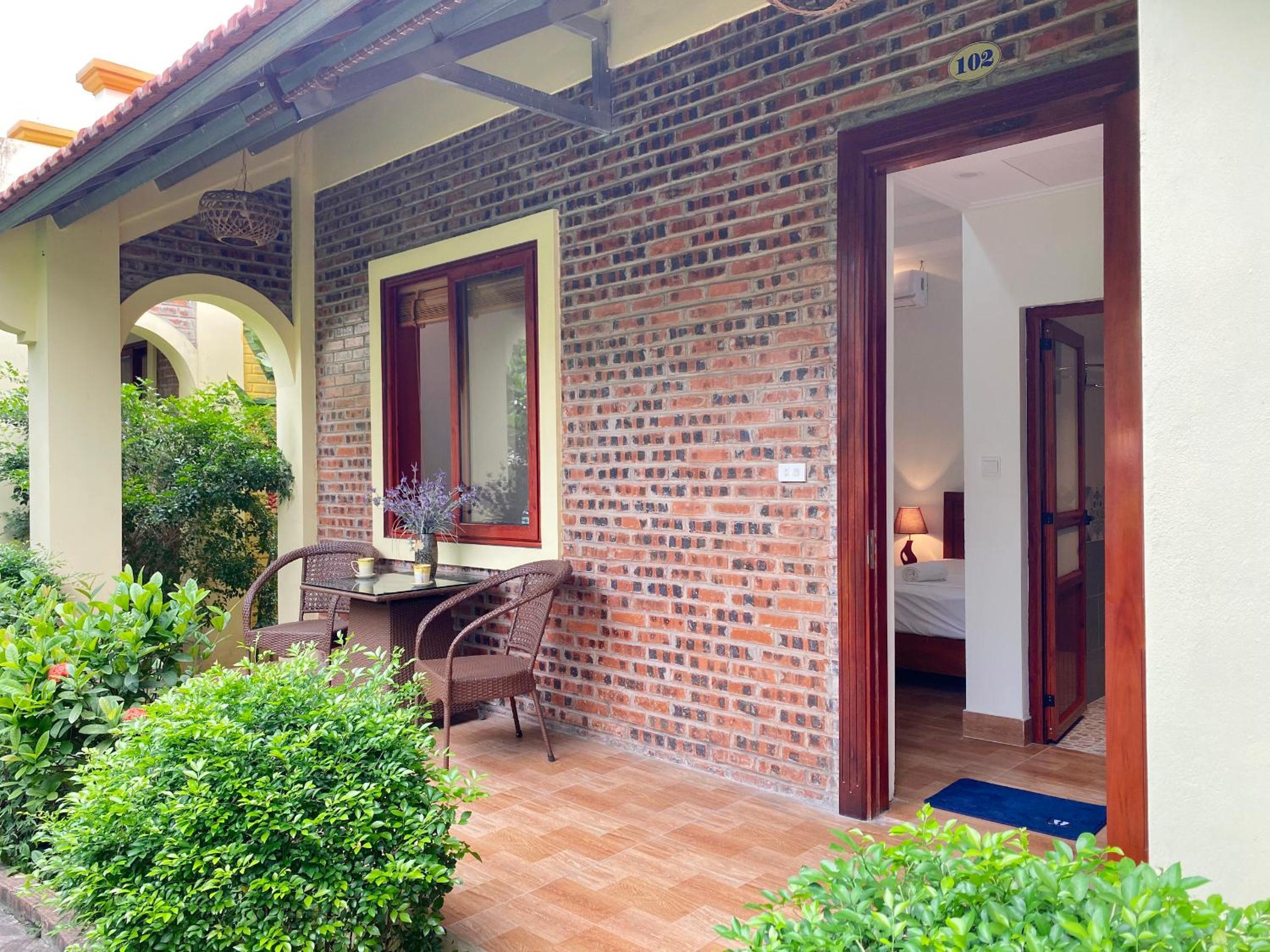 Bungalow with Garden View photo 3