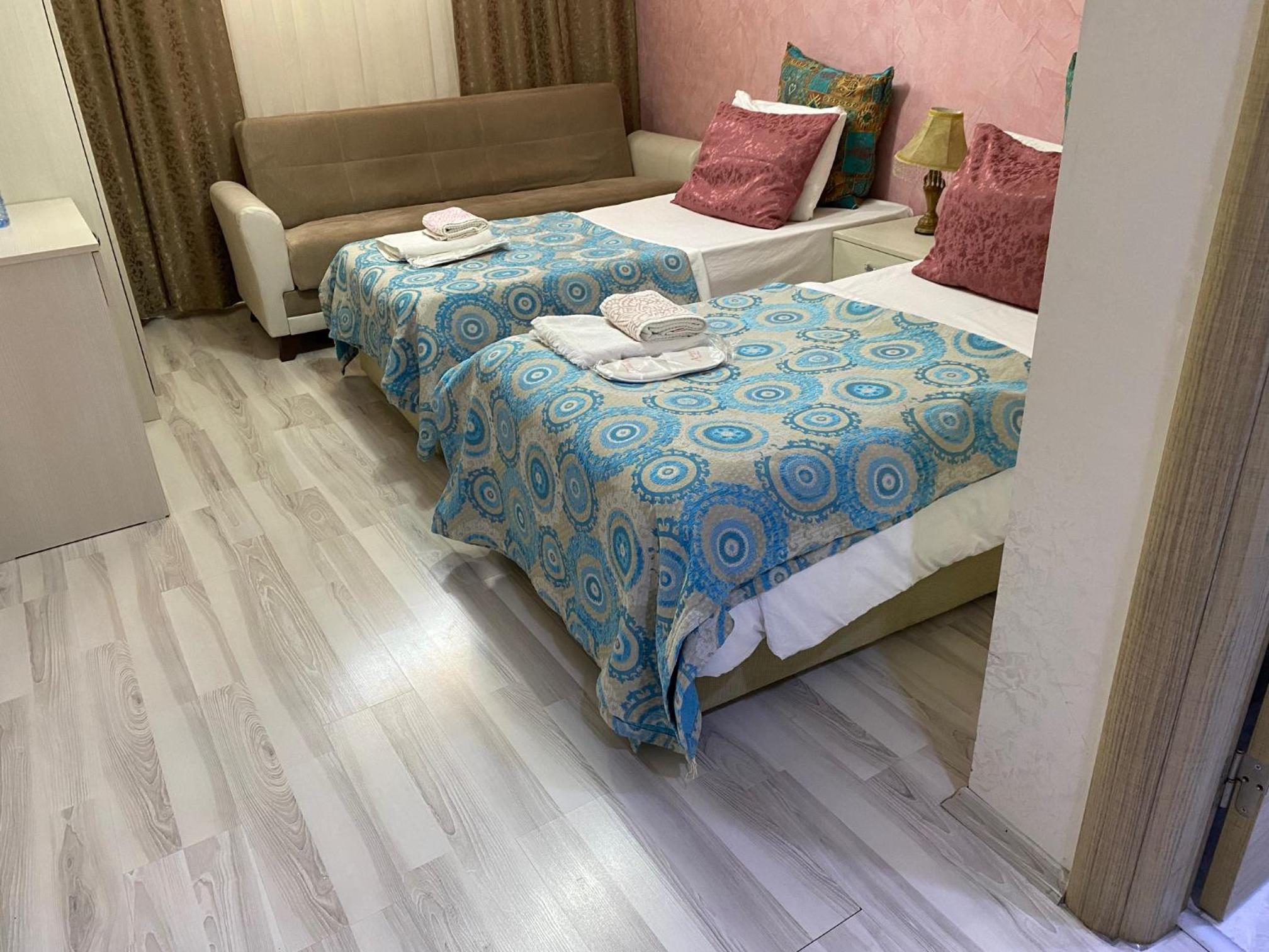 Economy Twin Room photo 2