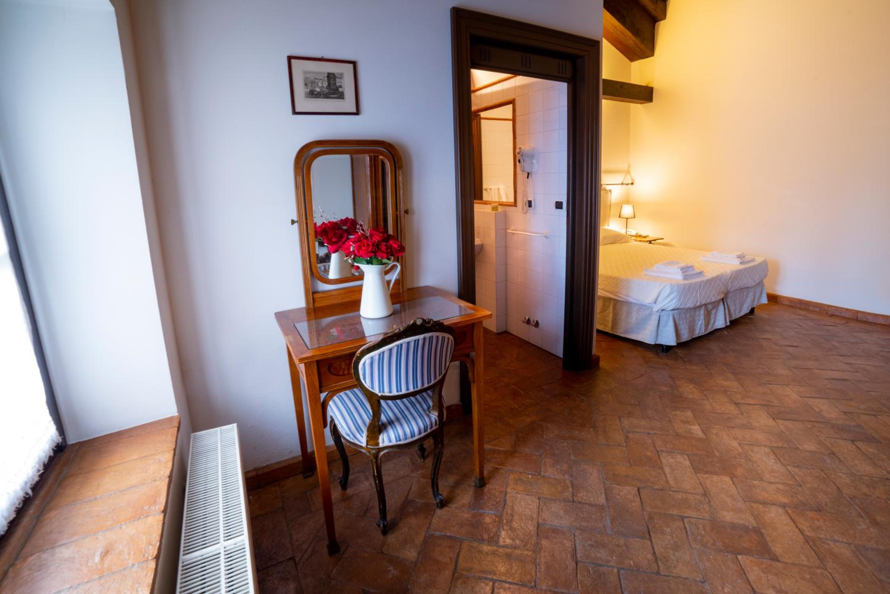 Quadruple Room with Shared Bathroom photo 2