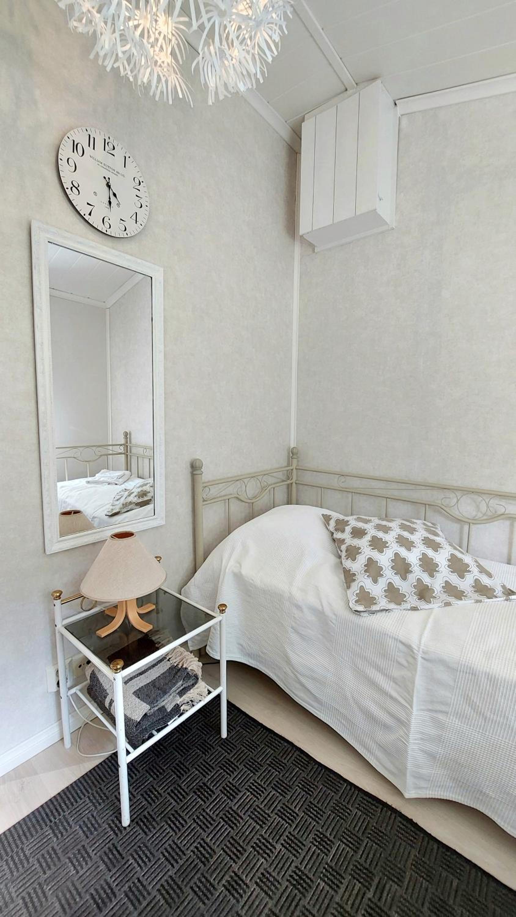 Twin Room with Private Bathroom photo 1