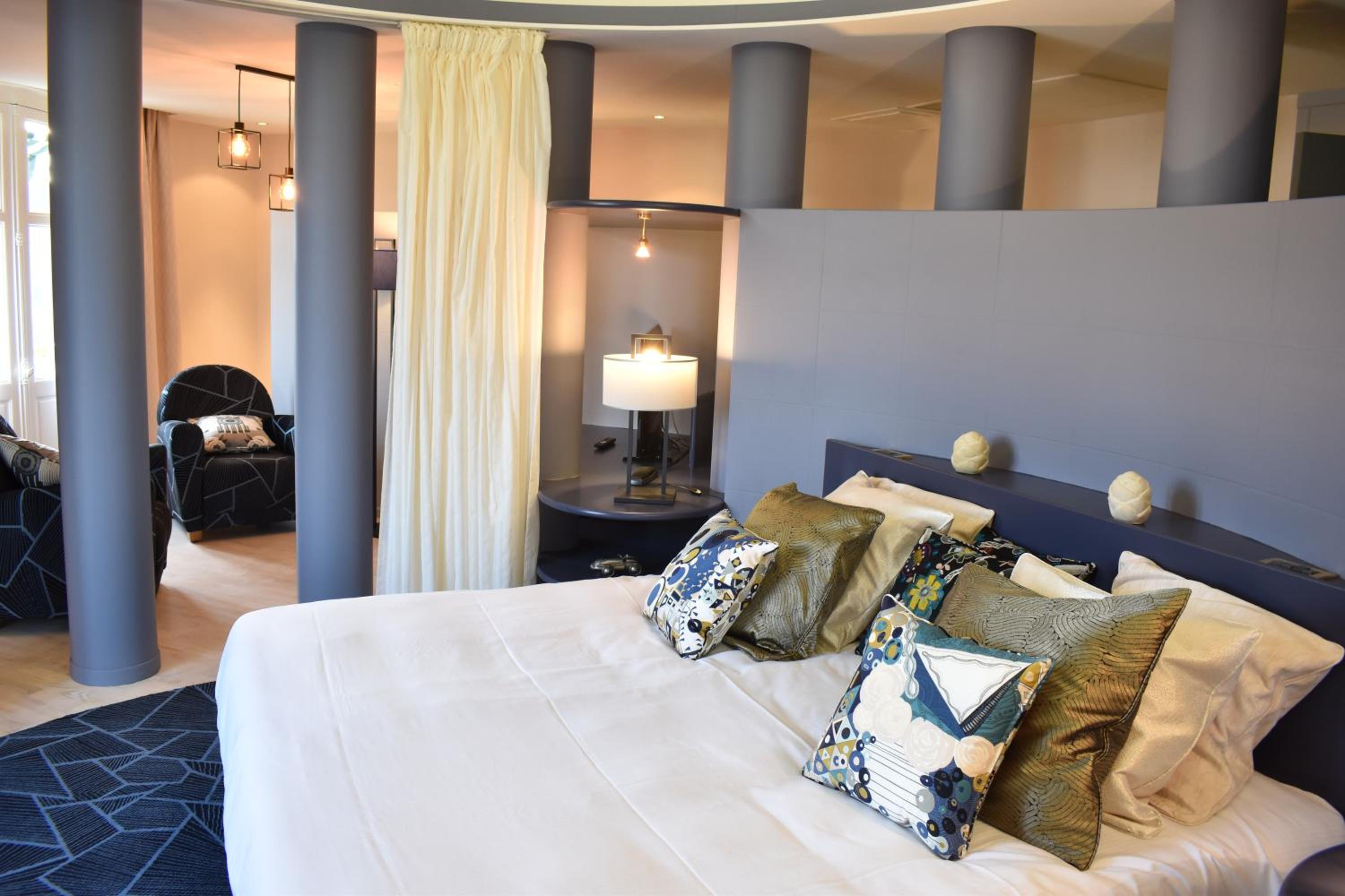 Suite With Spa Bath photo 3