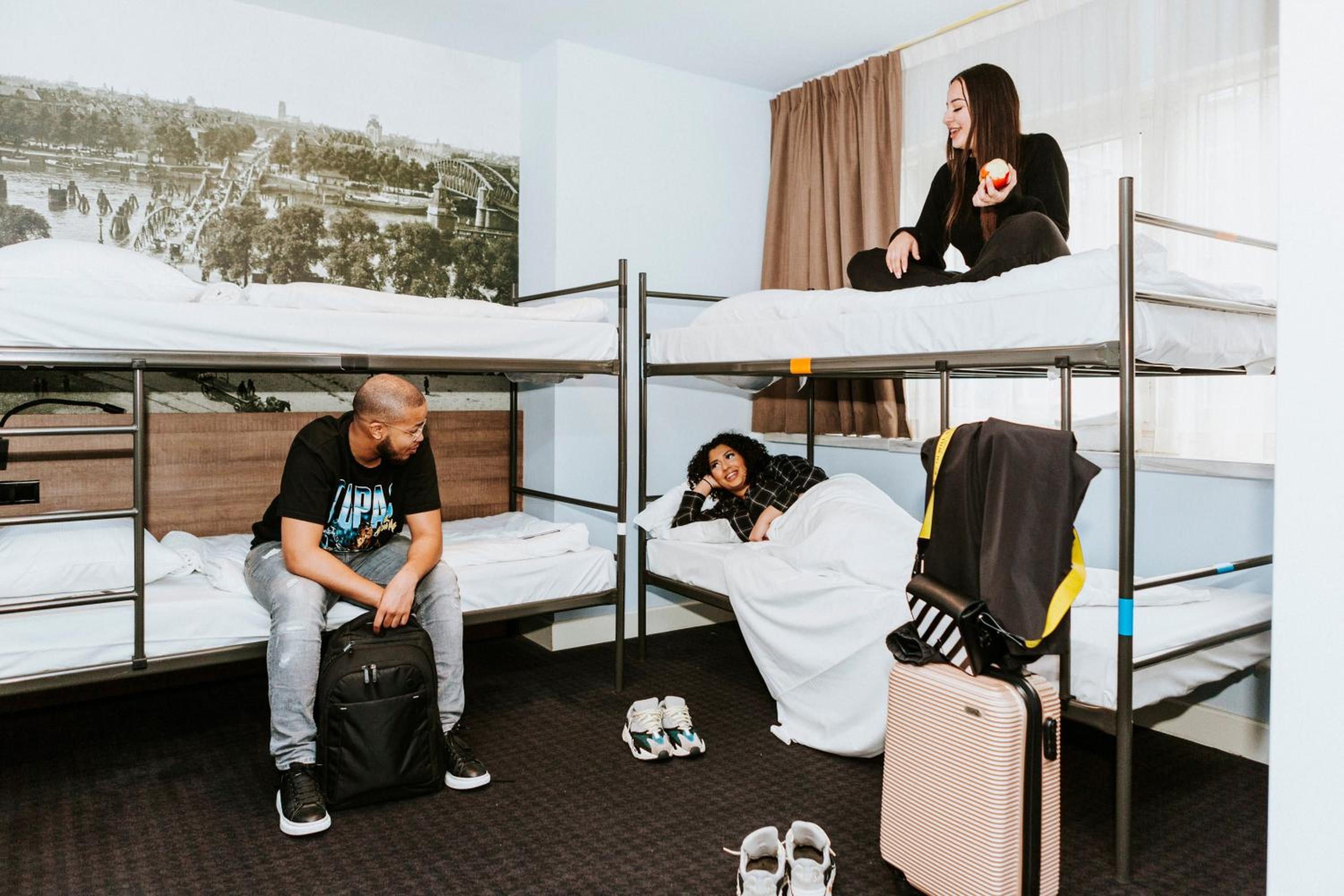 Budget 8-Person Room photo 2