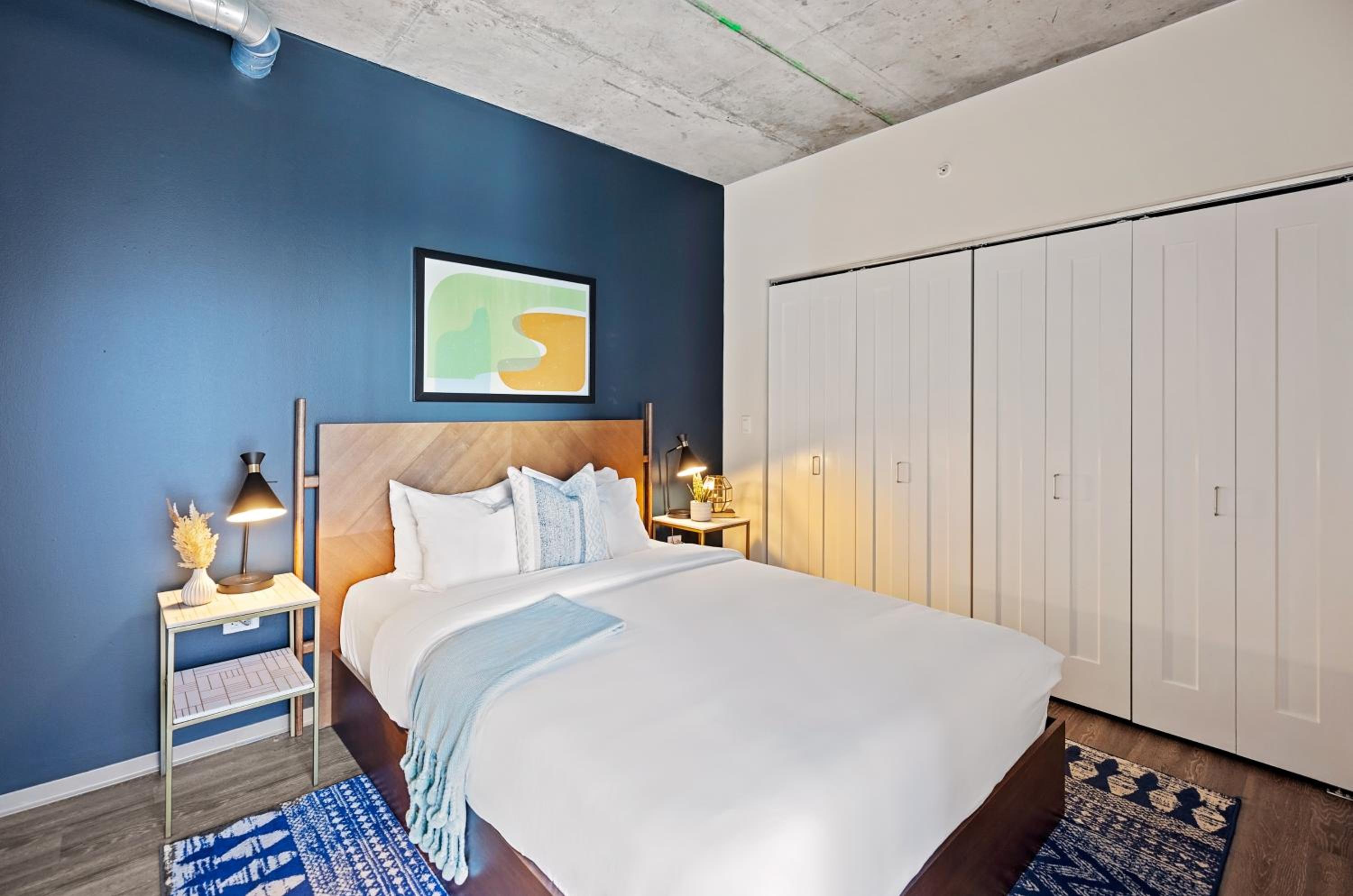1 Bed | 1 Bath Suite - Photo 3