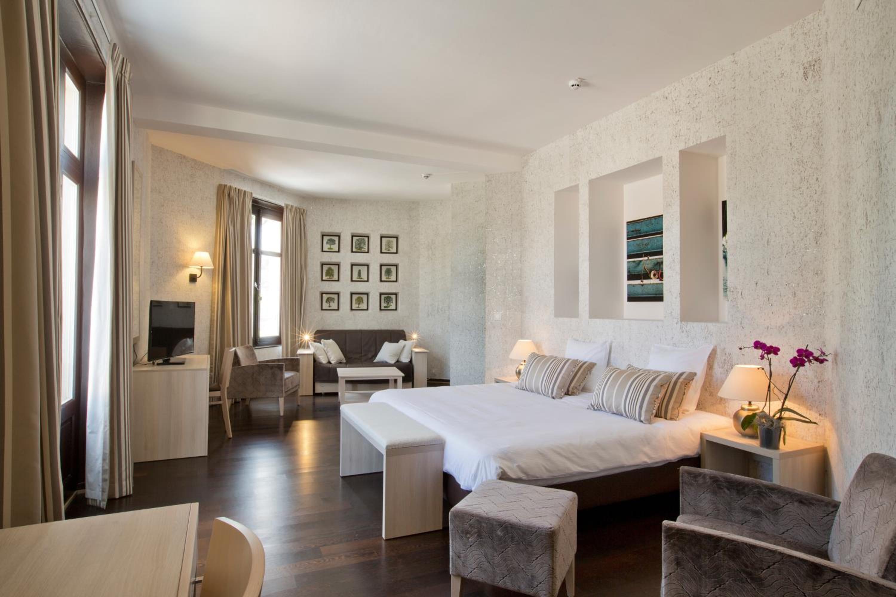Deluxe Suite photo 2