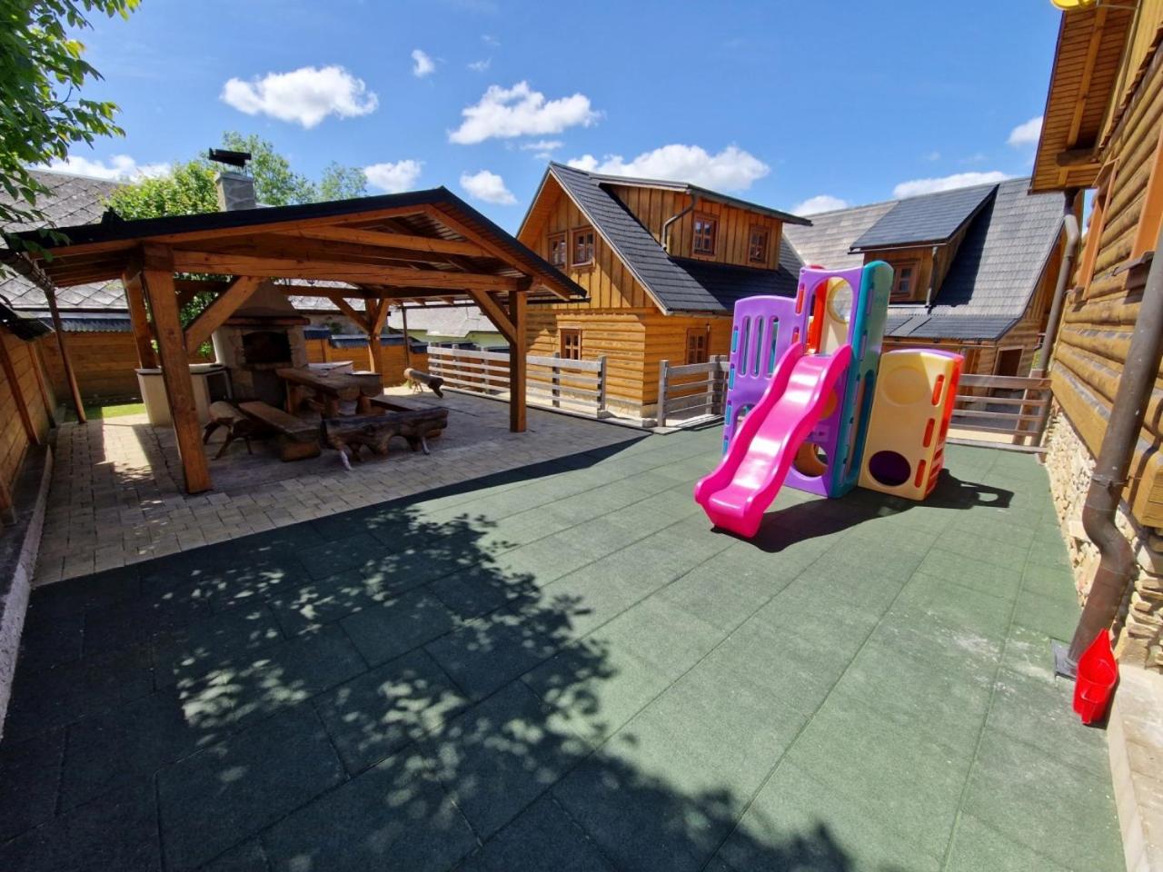 Seven-Bedroom House photo 2