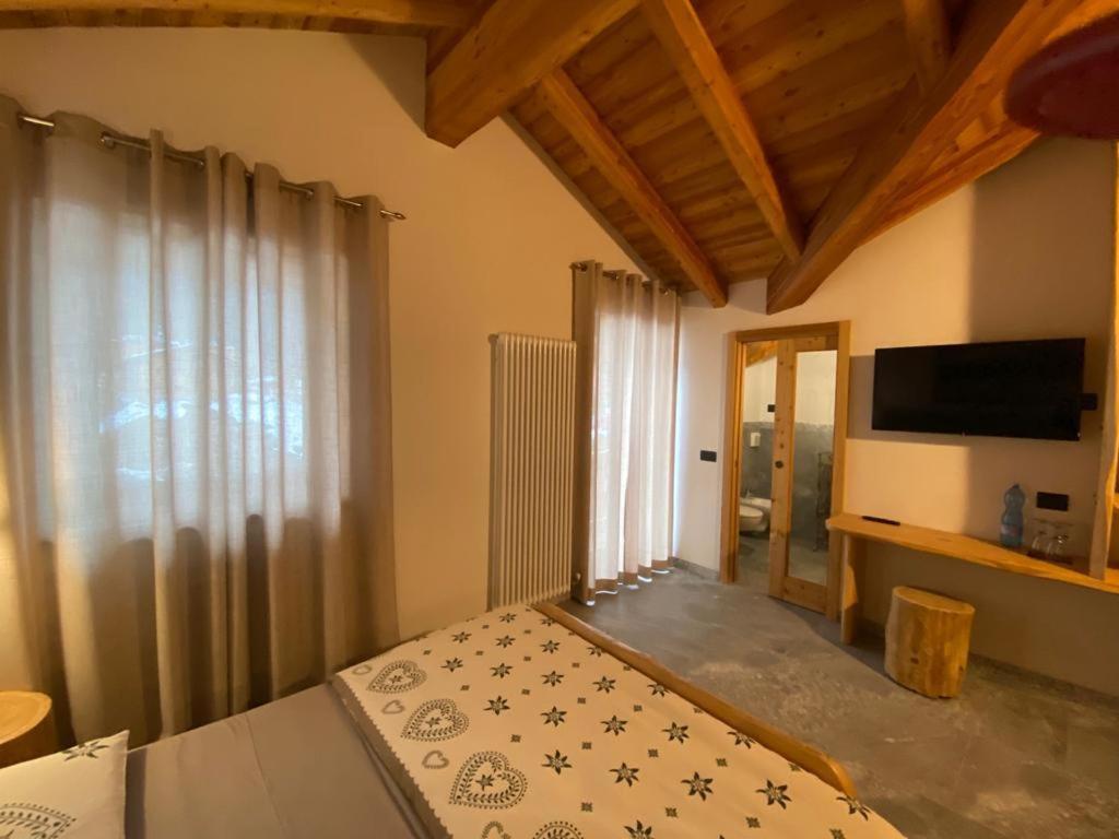 Triple Room with Private Bathroom photo 3