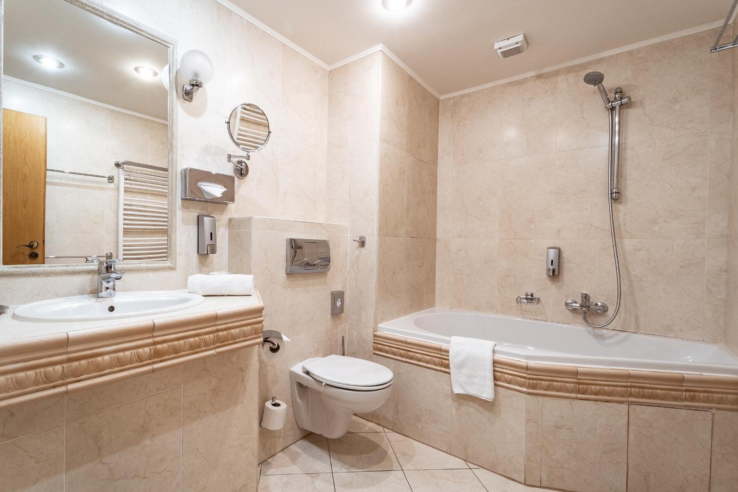 Suite - Photo 9