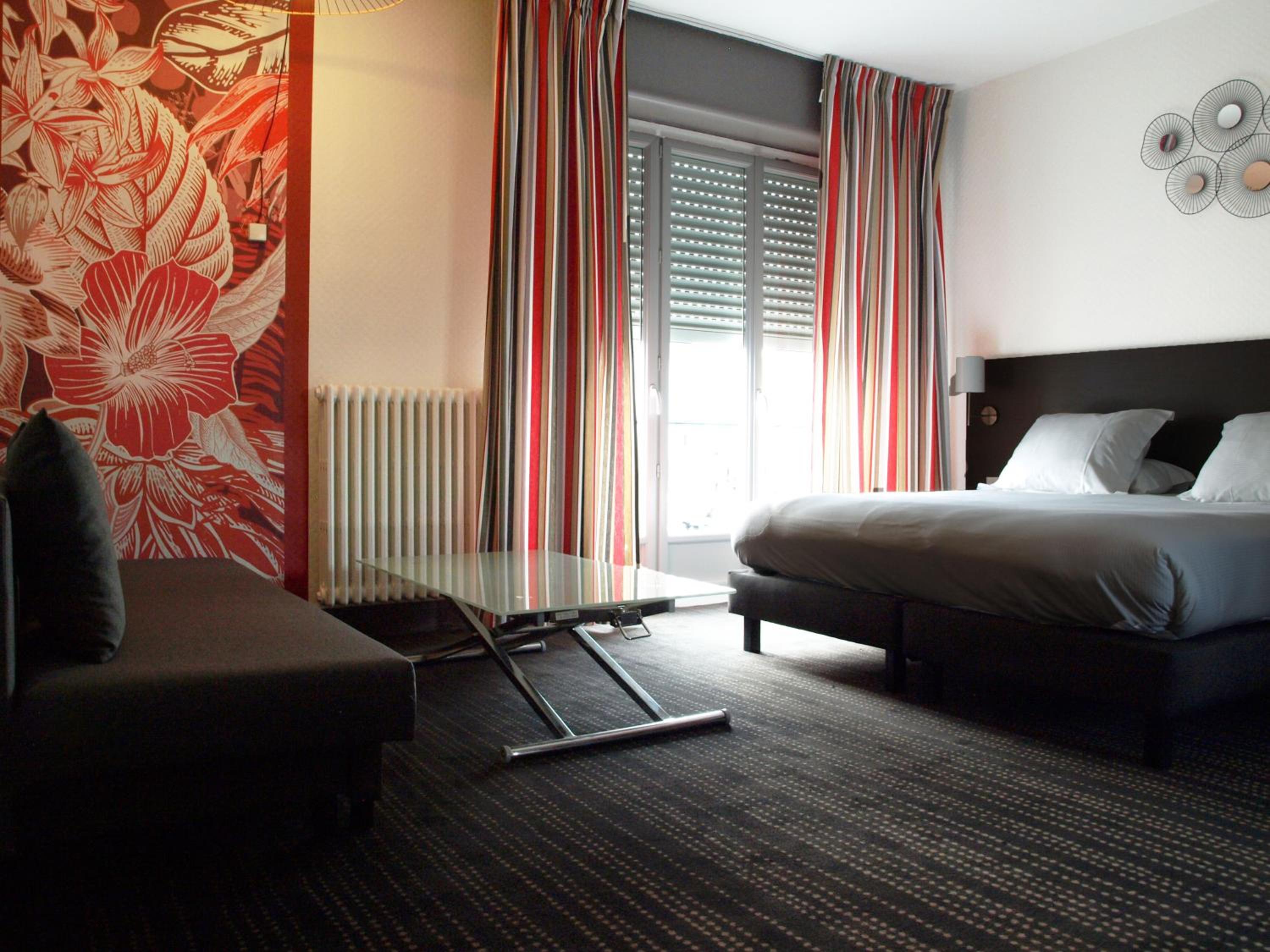Deluxe Double Room (2 Adults + 1 Child) - Photo 10