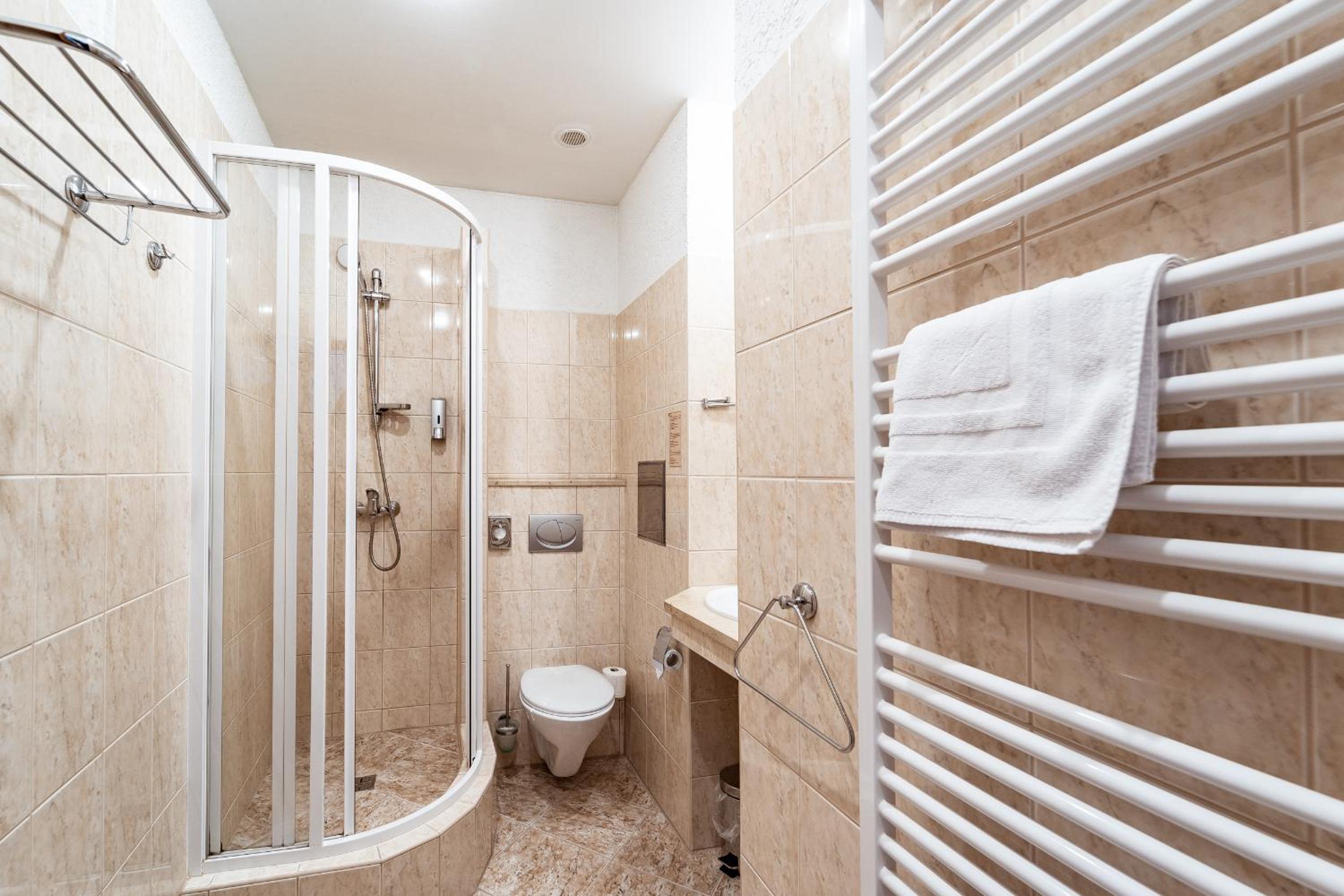 Suite - Photo 10