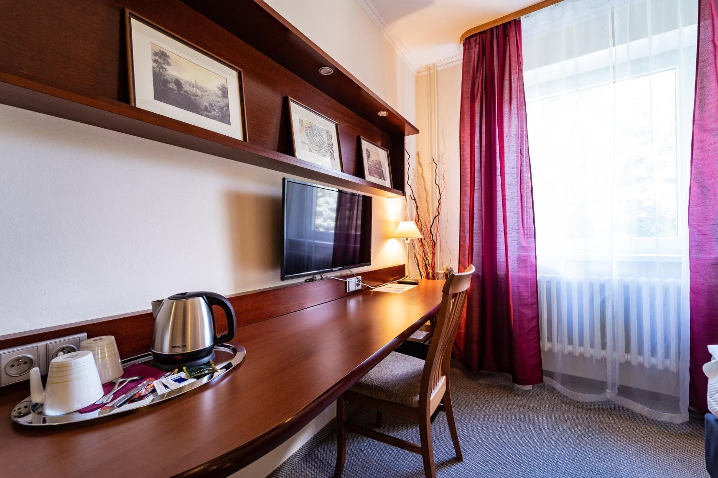 Deluxe Double Room with Bath - Photo 5