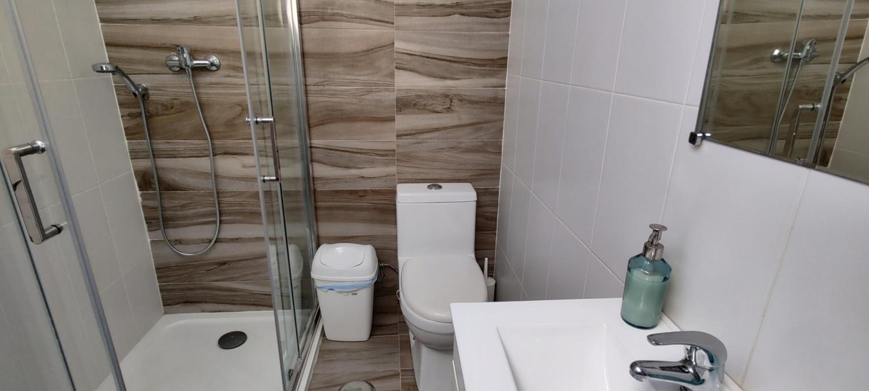 Single Room with Shared Bathroom photo 2