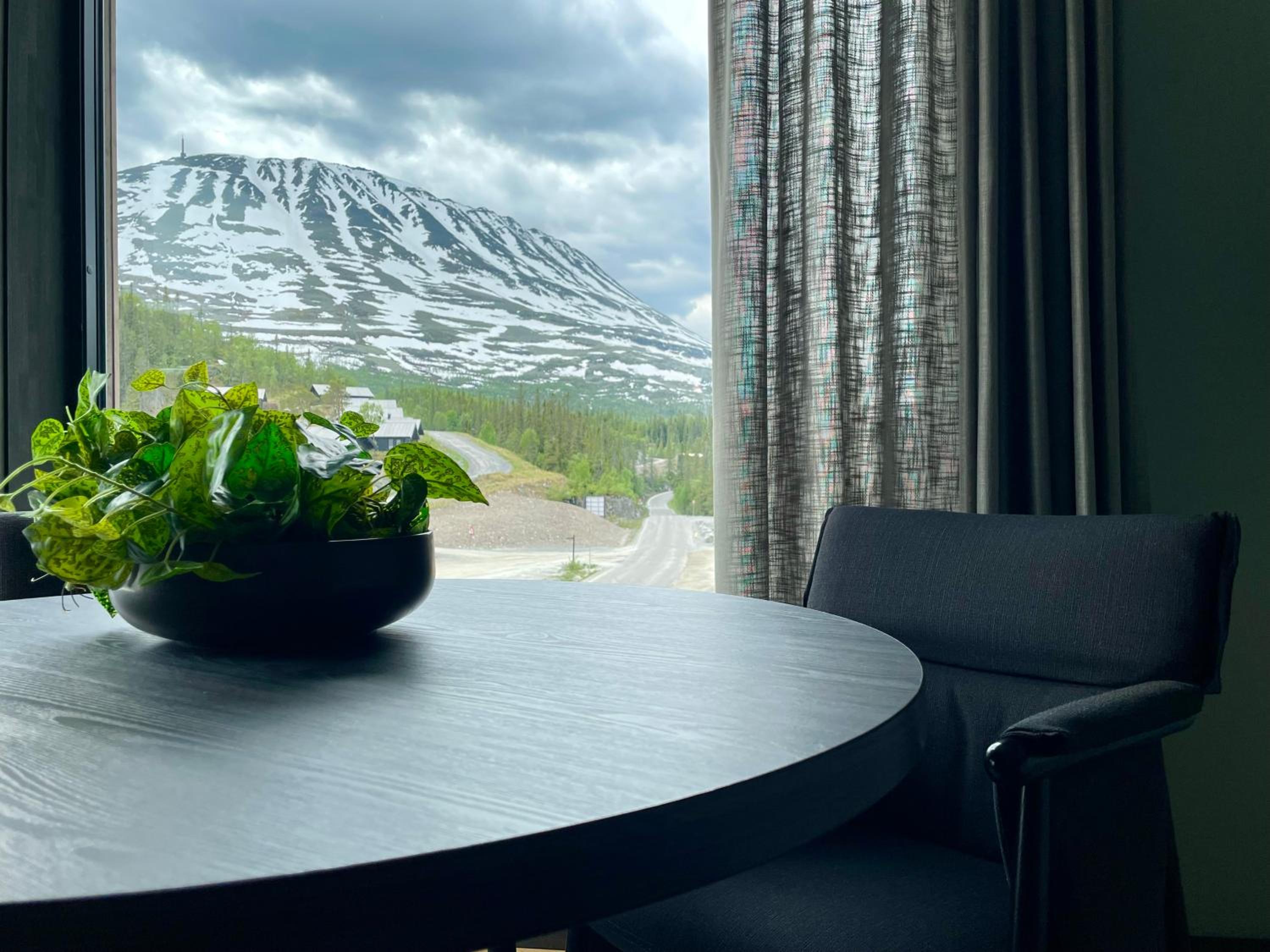 Apartment With Mountain View
