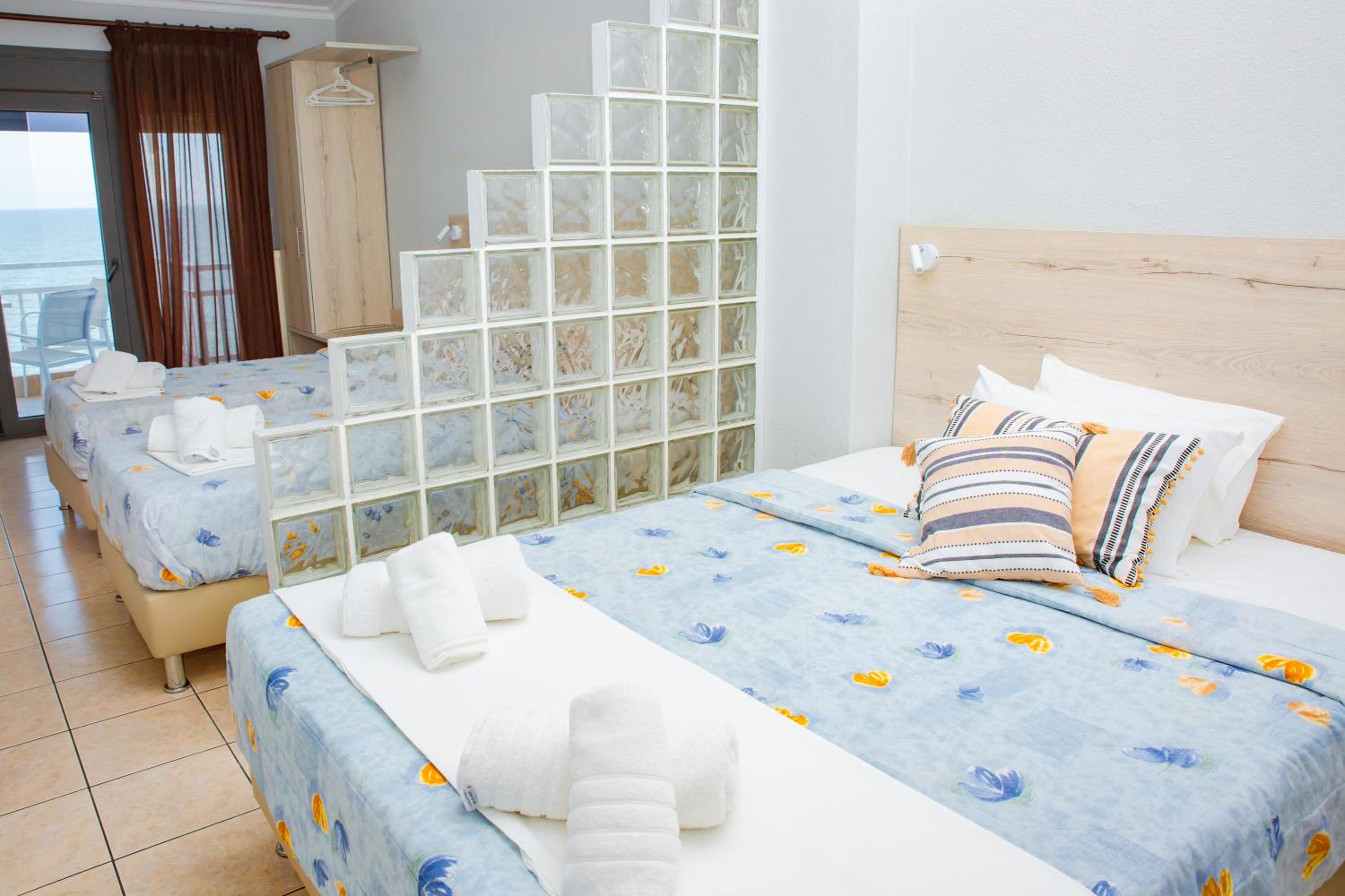 Quadruple Room with Sea View photo 3