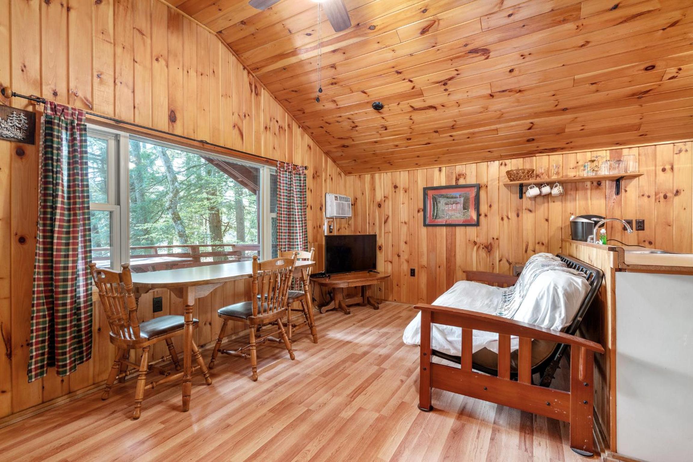 Two-Bedroom Cottage - Cove 1 photo 3