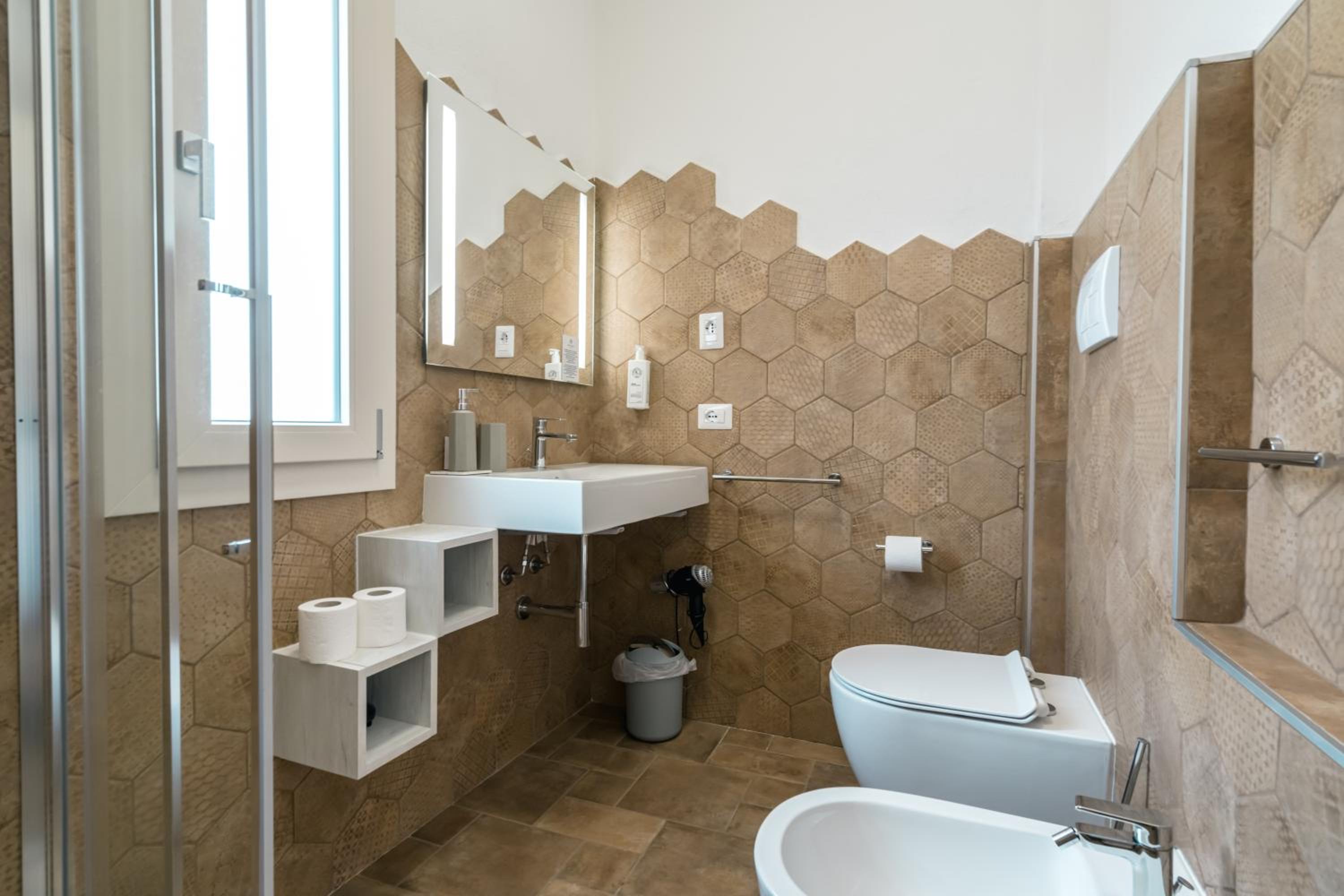 Deluxe Double Room with Mountain and Garden View photo 3